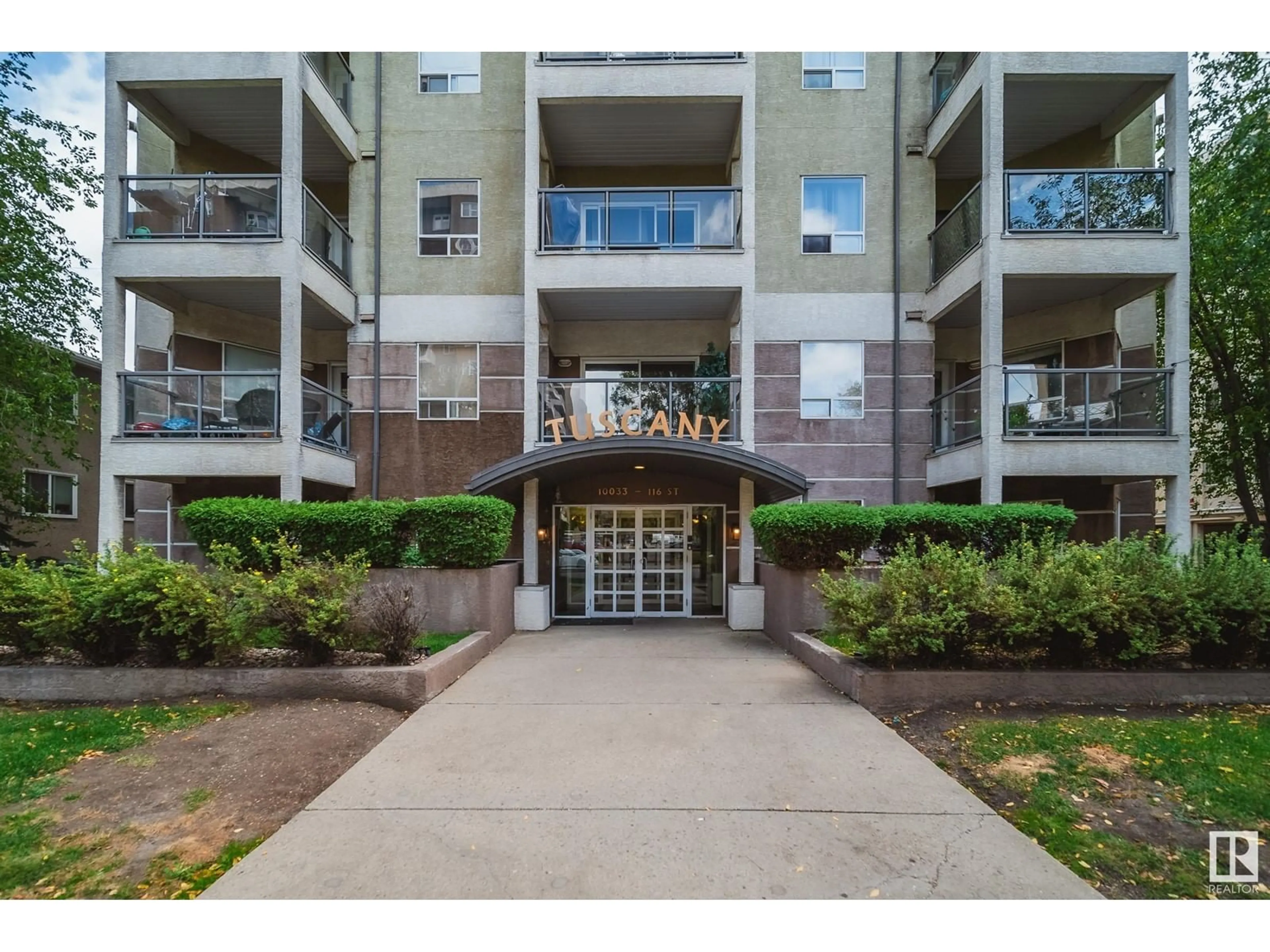 Indoor foyer for #504 10033 116 ST NW, Edmonton Alberta T5K1V3