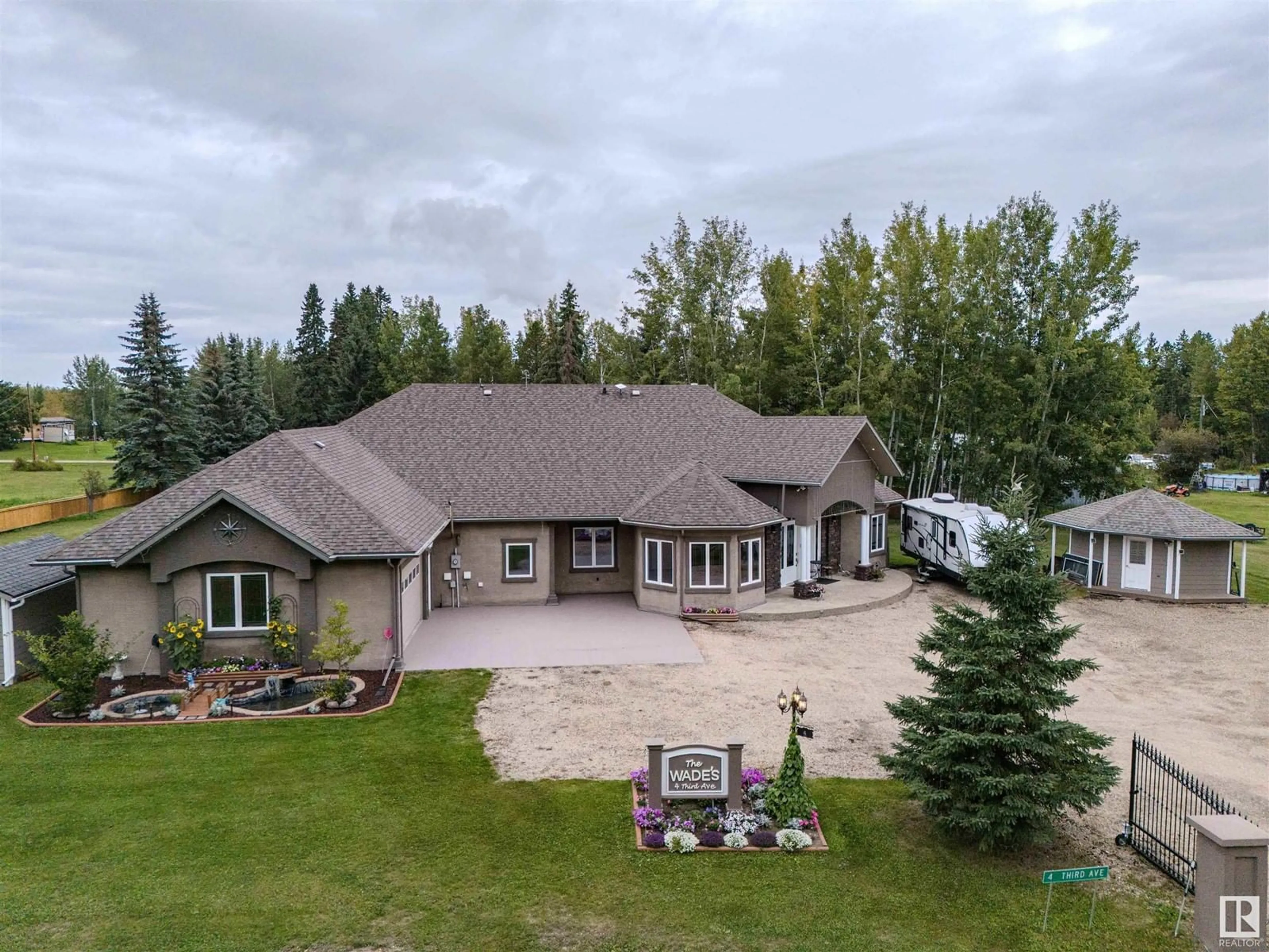 A pic from outside/outdoor area/front of a property/back of a property/a pic from drone, unknown for 4 THIRD AV, Entwistle Alberta T0E0T0