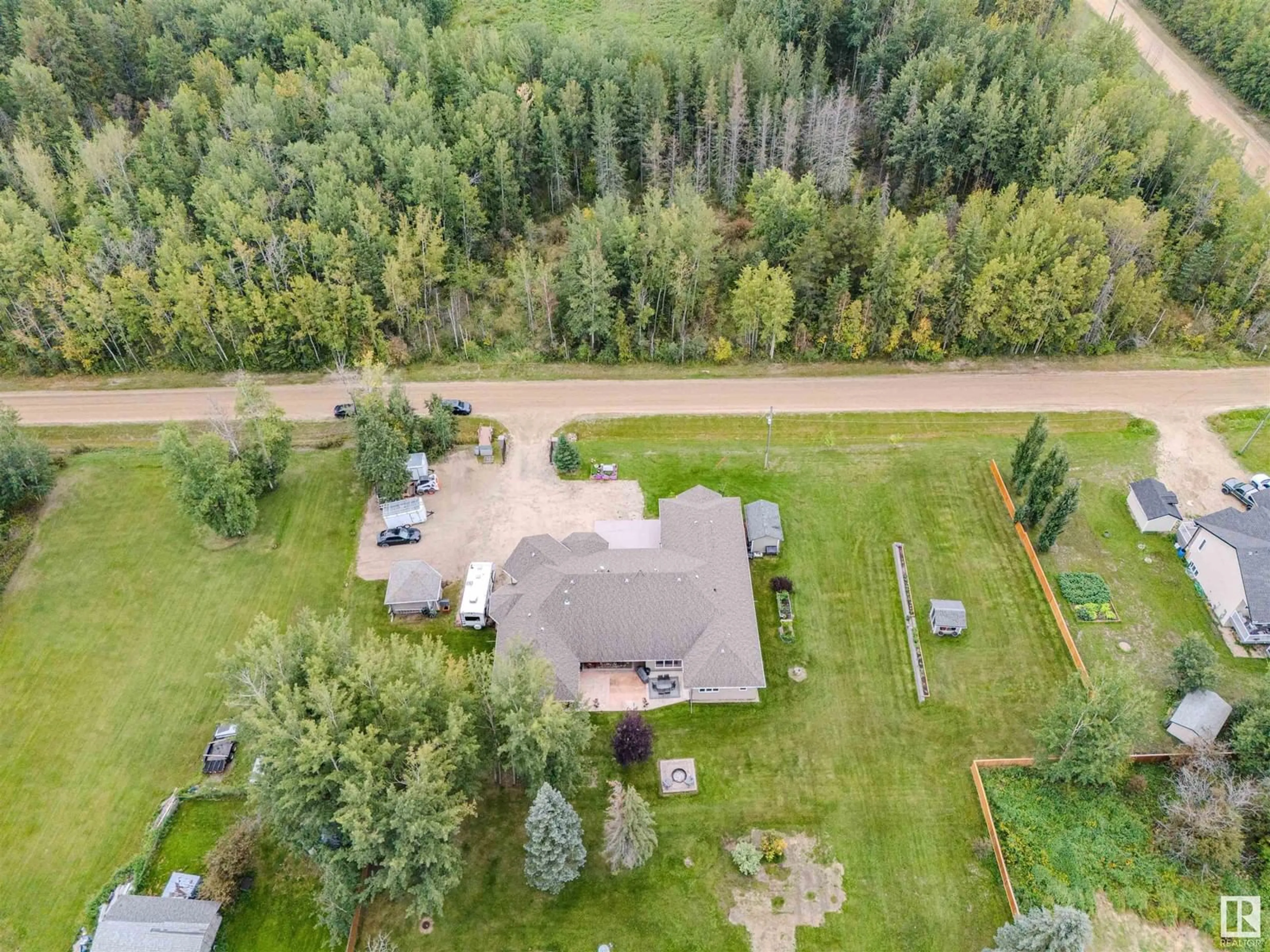 A pic from outside/outdoor area/front of a property/back of a property/a pic from drone, forest/trees view for 4 THIRD AV, Entwistle Alberta T0E0T0