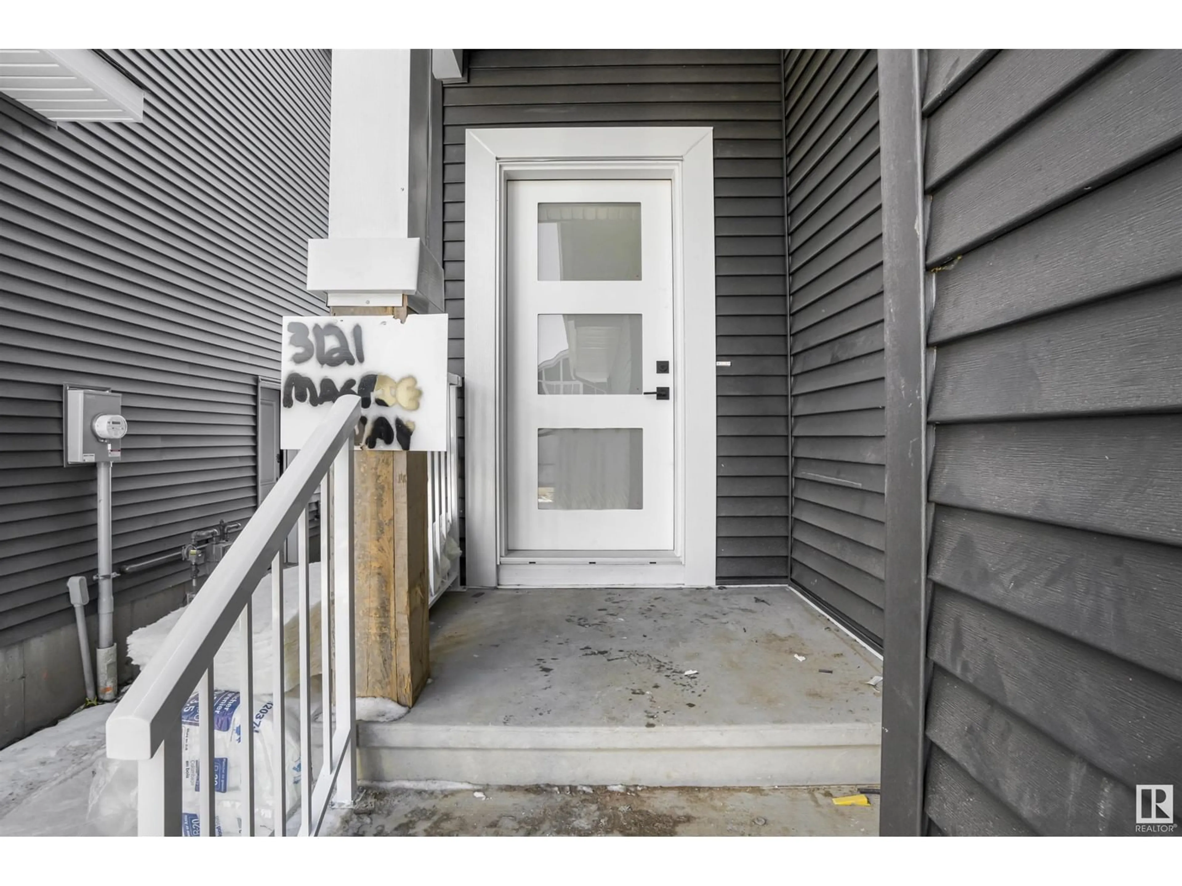 Indoor entryway for 3129 Magpie WY NW, Edmonton Alberta T5S0A0