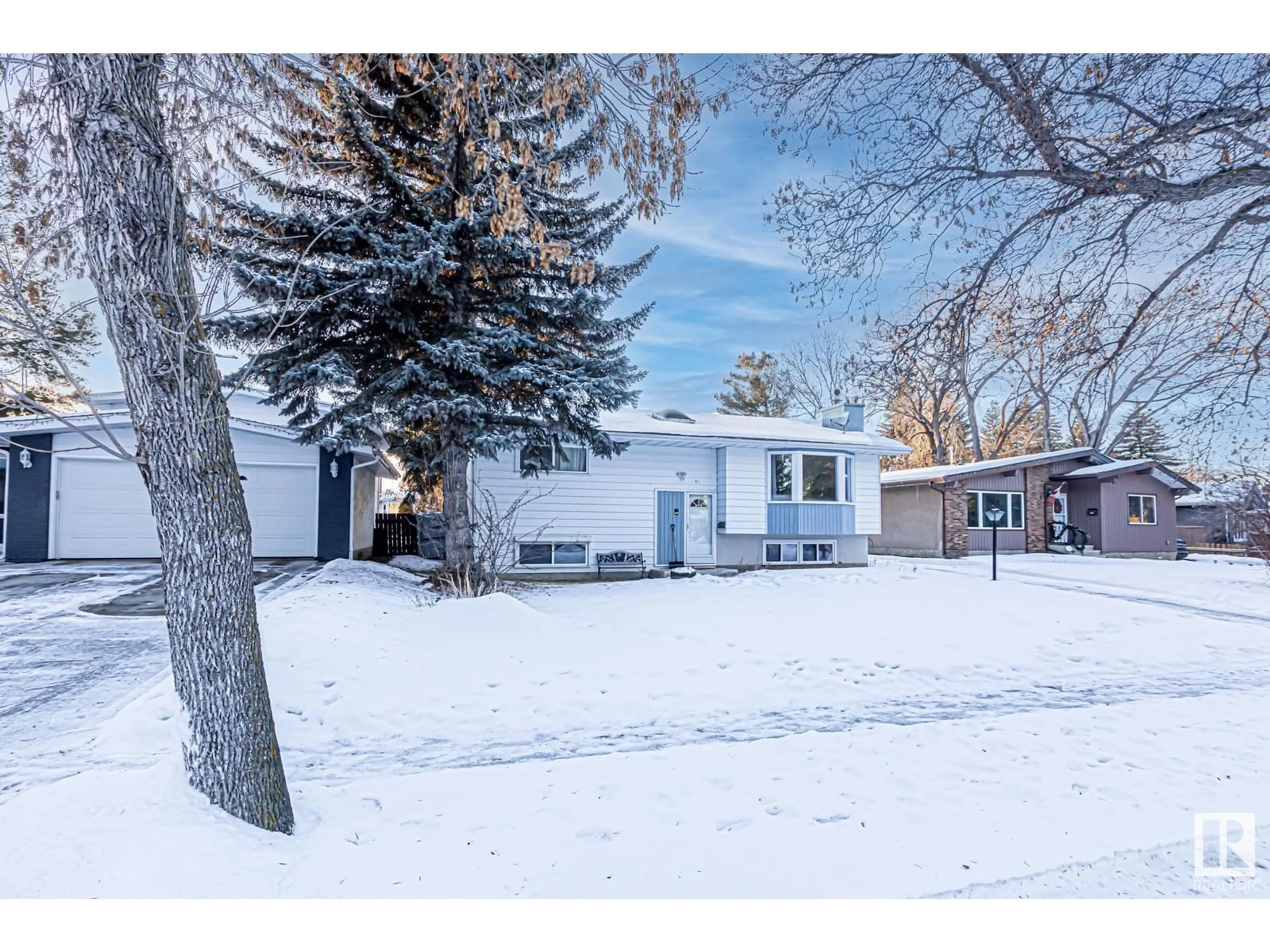 A pic from outside/outdoor area/front of a property/back of a property/a pic from drone, street for 12 FAIR OAKS DR, St. Albert Alberta T8N1P8