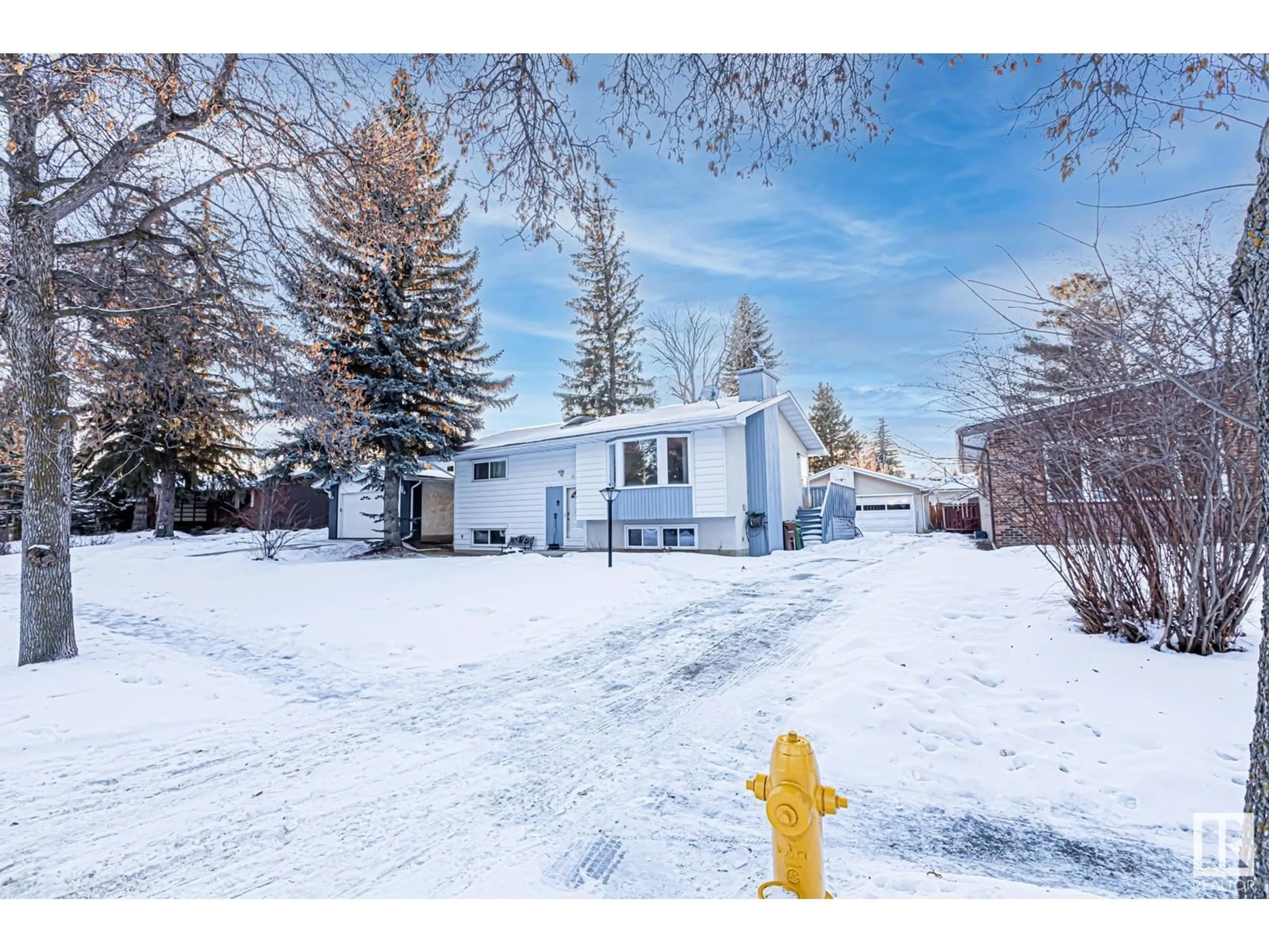 A pic from outside/outdoor area/front of a property/back of a property/a pic from drone, street for 12 FAIR OAKS DR, St. Albert Alberta T8N1P8