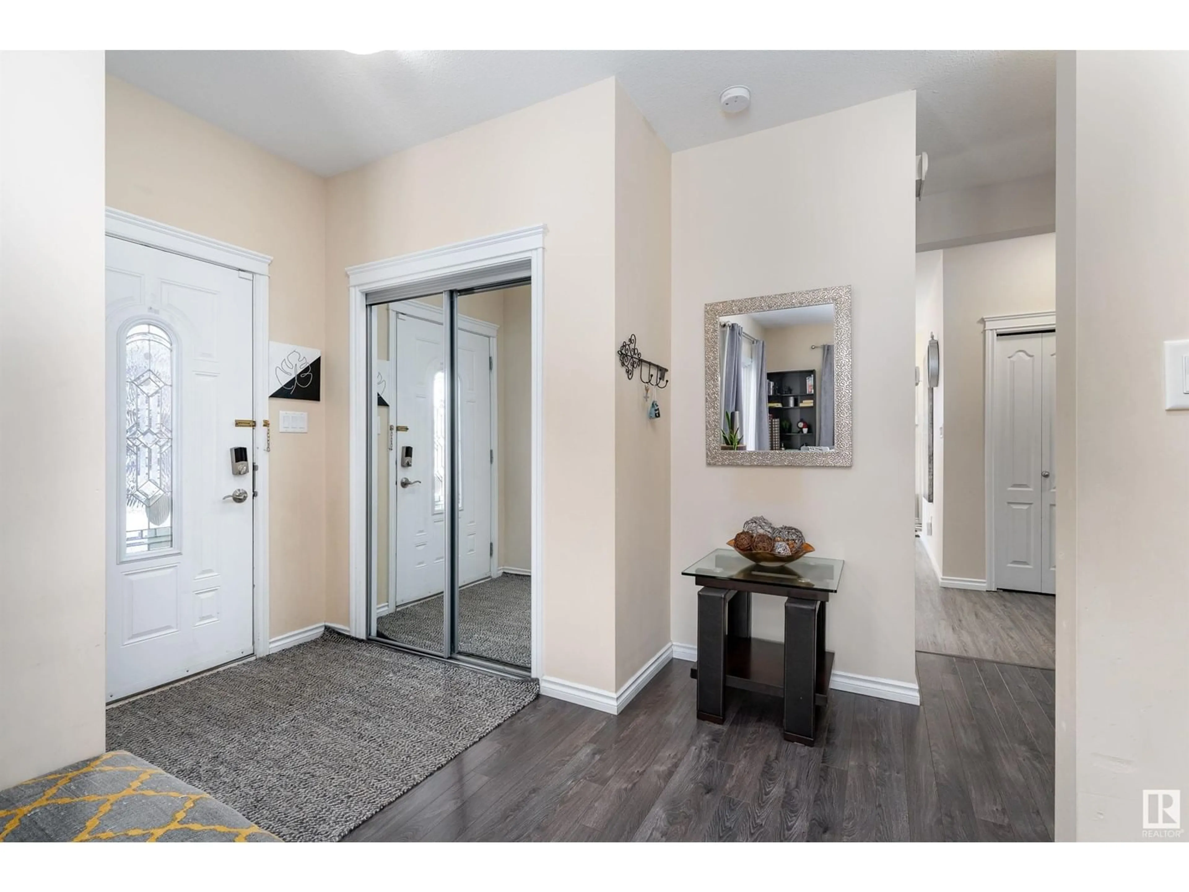 Indoor entryway for 5004 DEWOLF RD NW, Edmonton Alberta T5E6R4