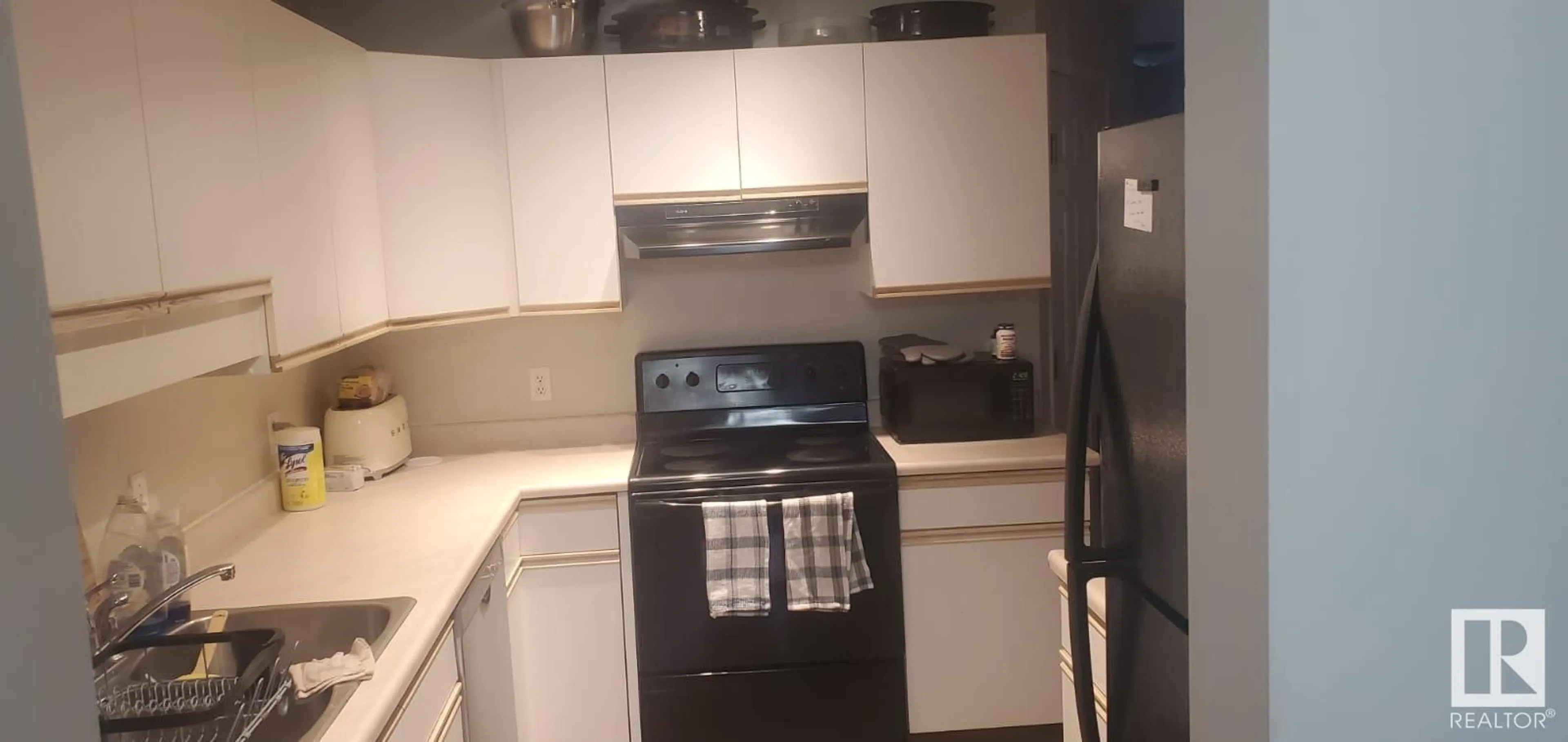 Standard kitchen, unknown for #43 300 HOOPER CR NW, Edmonton Alberta T5A5B3