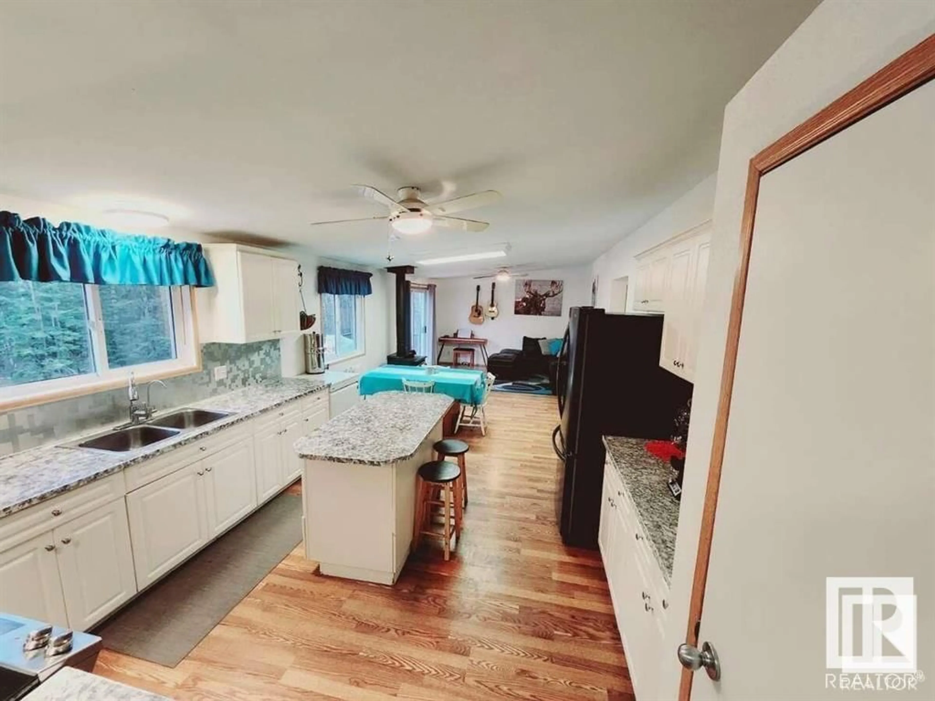 Open concept kitchen, unknown for 59027 - 32 RANGE ROAD 232, Rural Thorhild County Alberta T0A3J0