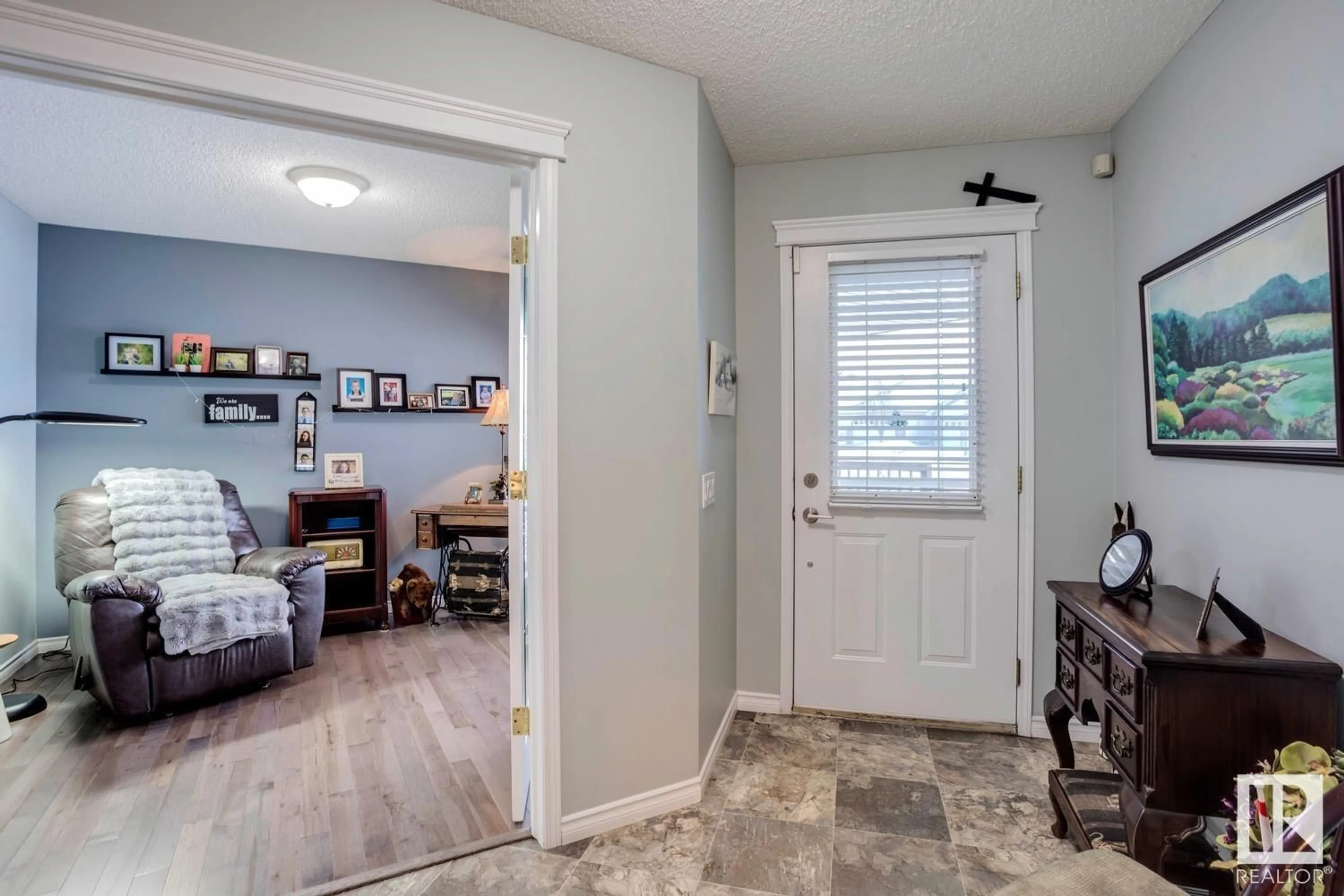 Indoor entryway for #27 4 HERITAGE WY, St. Albert Alberta T8N6W3