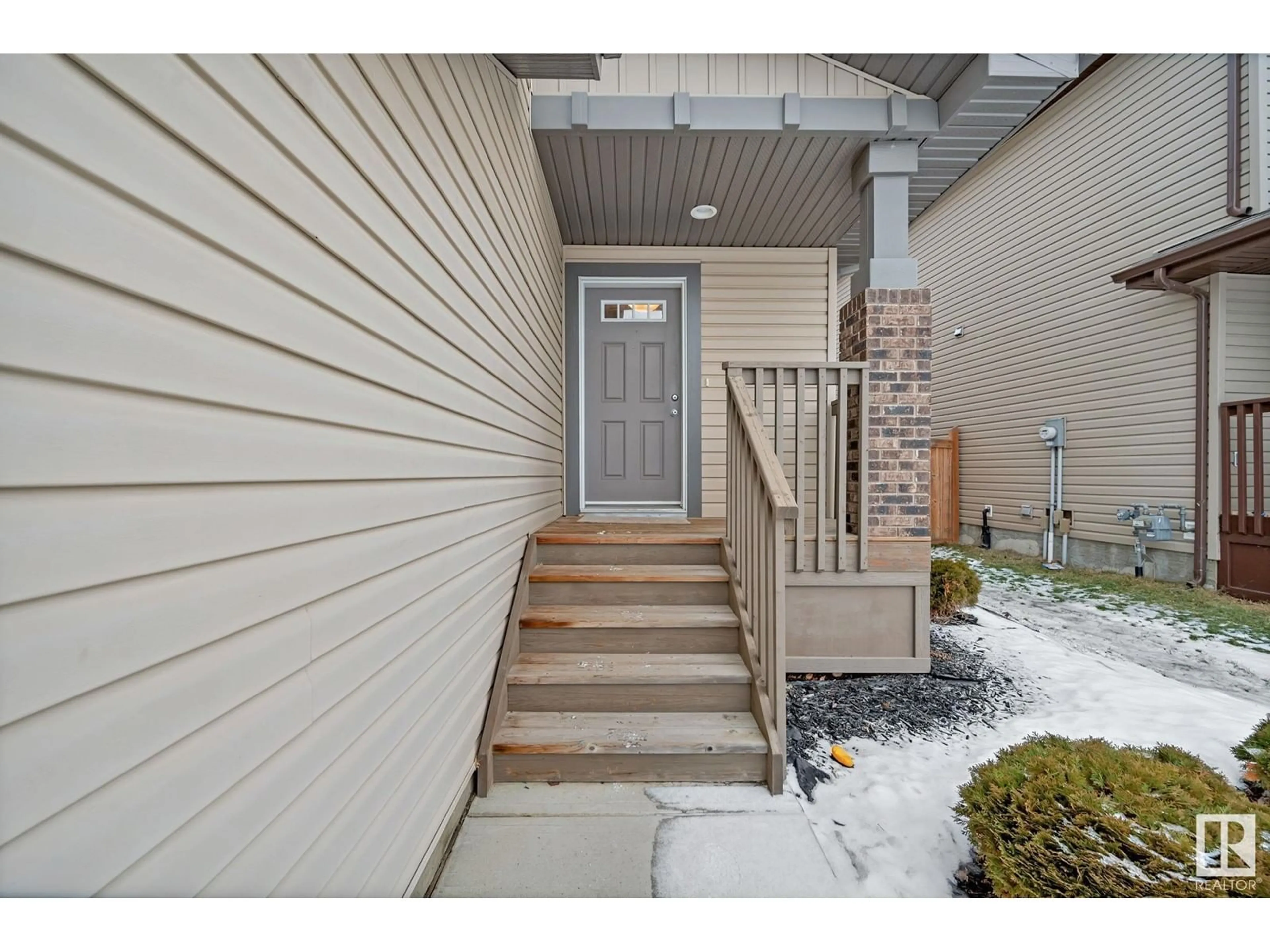 Indoor entryway for 705 176 ST SW, Edmonton Alberta T6W0S2