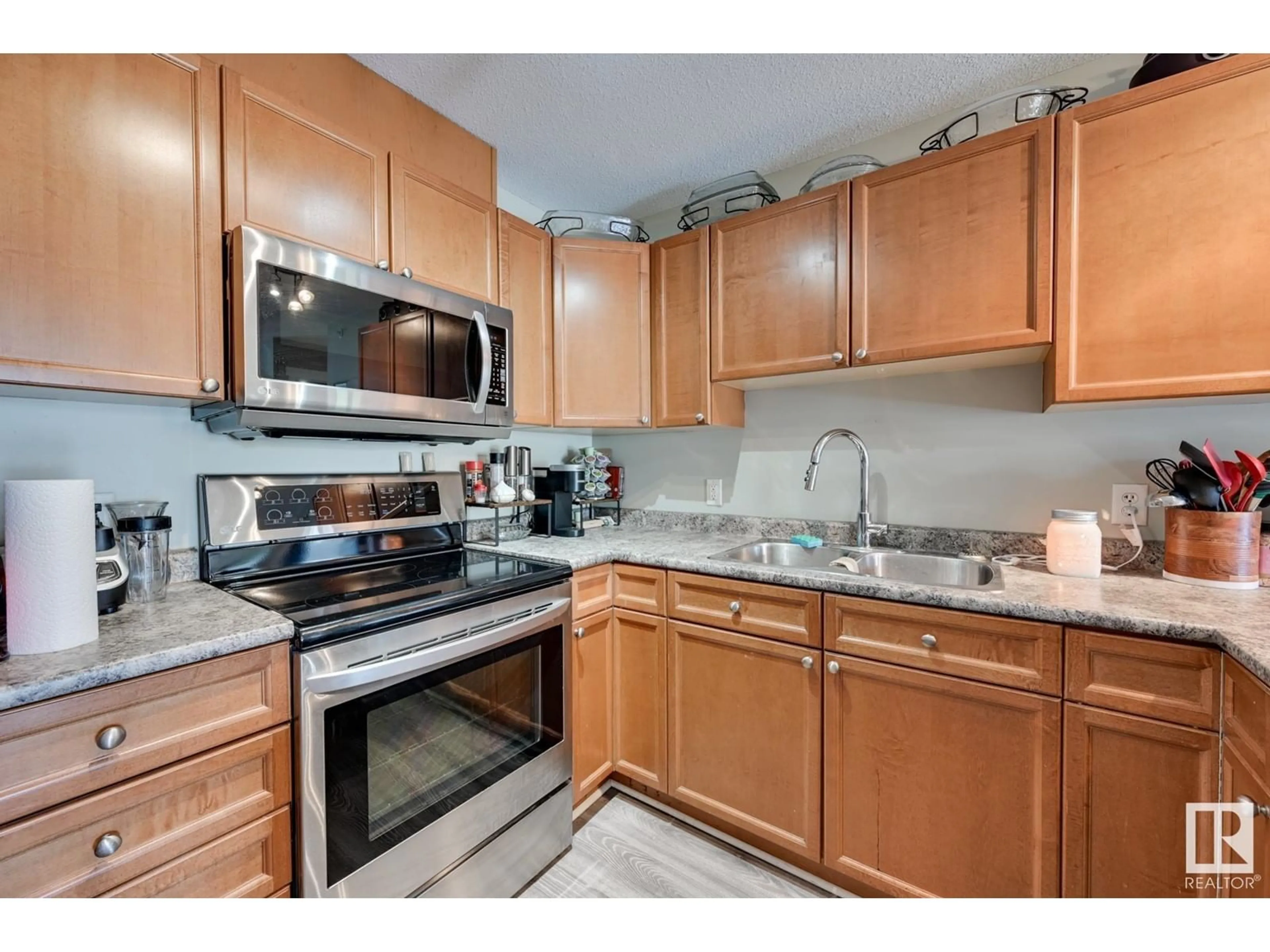 Standard kitchen, unknown for #412 4903 47 AV, Stony Plain Alberta T7Z1S3