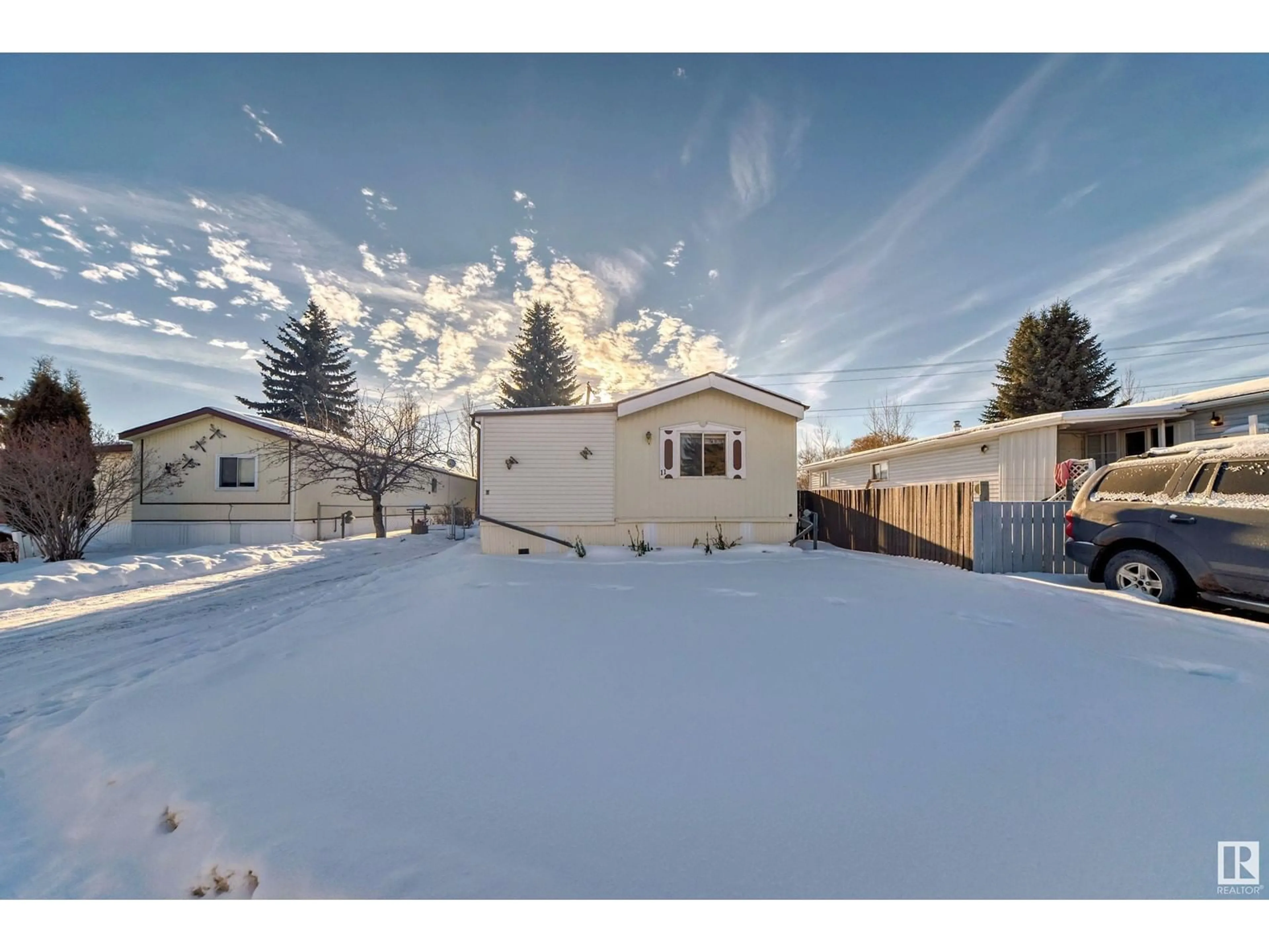 A pic from outside/outdoor area/front of a property/back of a property/a pic from drone, street for 11 Evergreen Park NW, Edmonton Alberta T5Y4M2