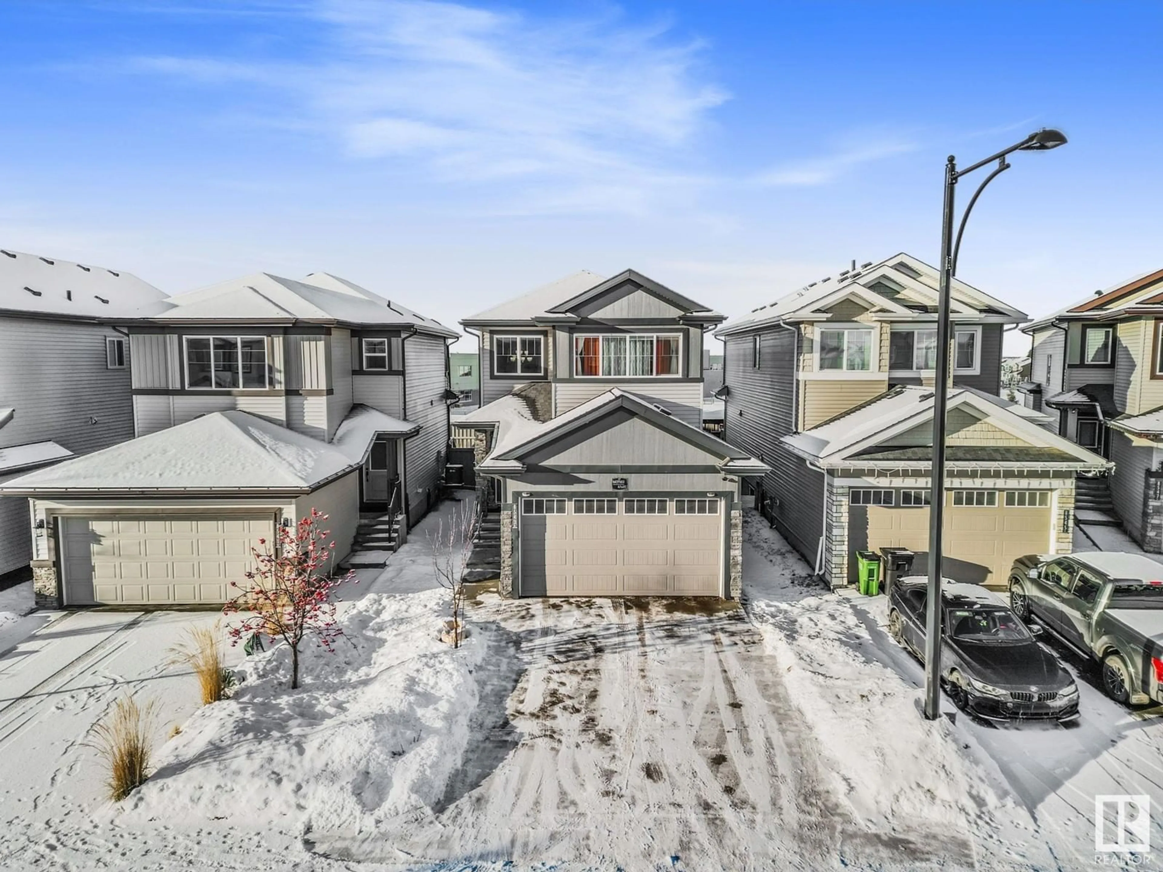 A pic from outside/outdoor area/front of a property/back of a property/a pic from drone, street for 8543 CUSHING PL SW, Edmonton Alberta T6W3L2