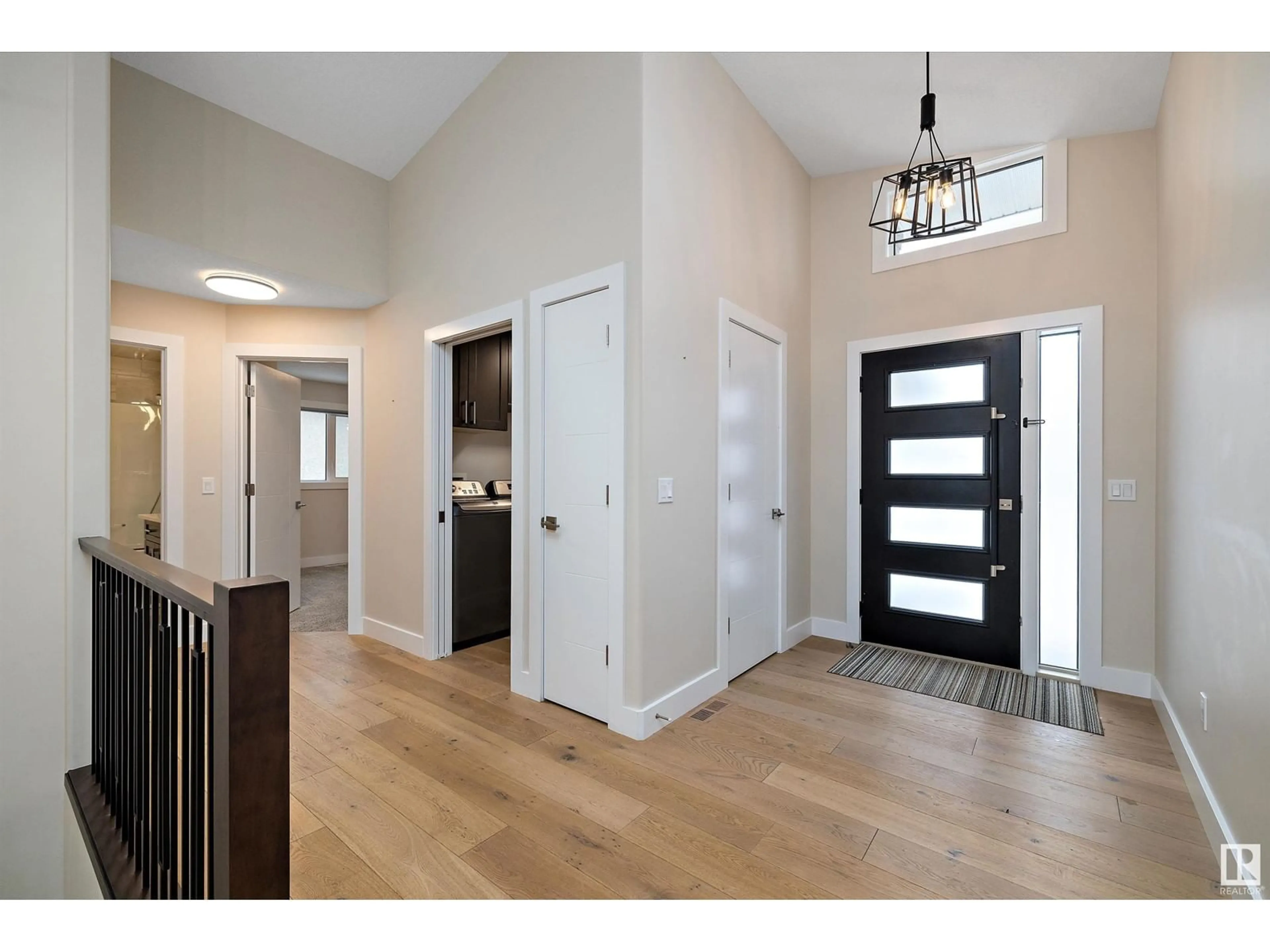 Indoor entryway for 287 DARLINGTON CR NW, Edmonton Alberta T6M2R9