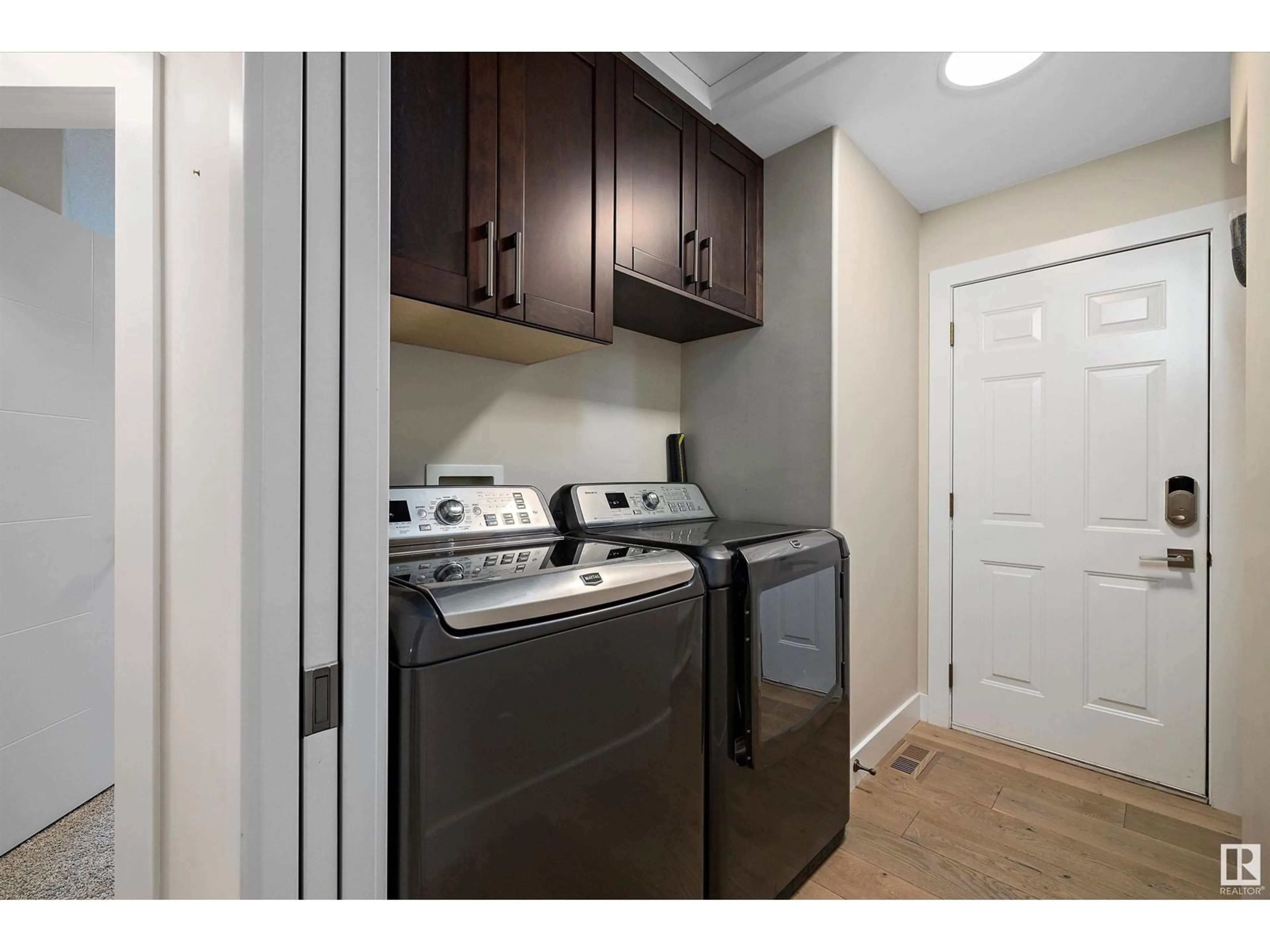 Laundry room for 287 DARLINGTON CR NW, Edmonton Alberta T6M2R9