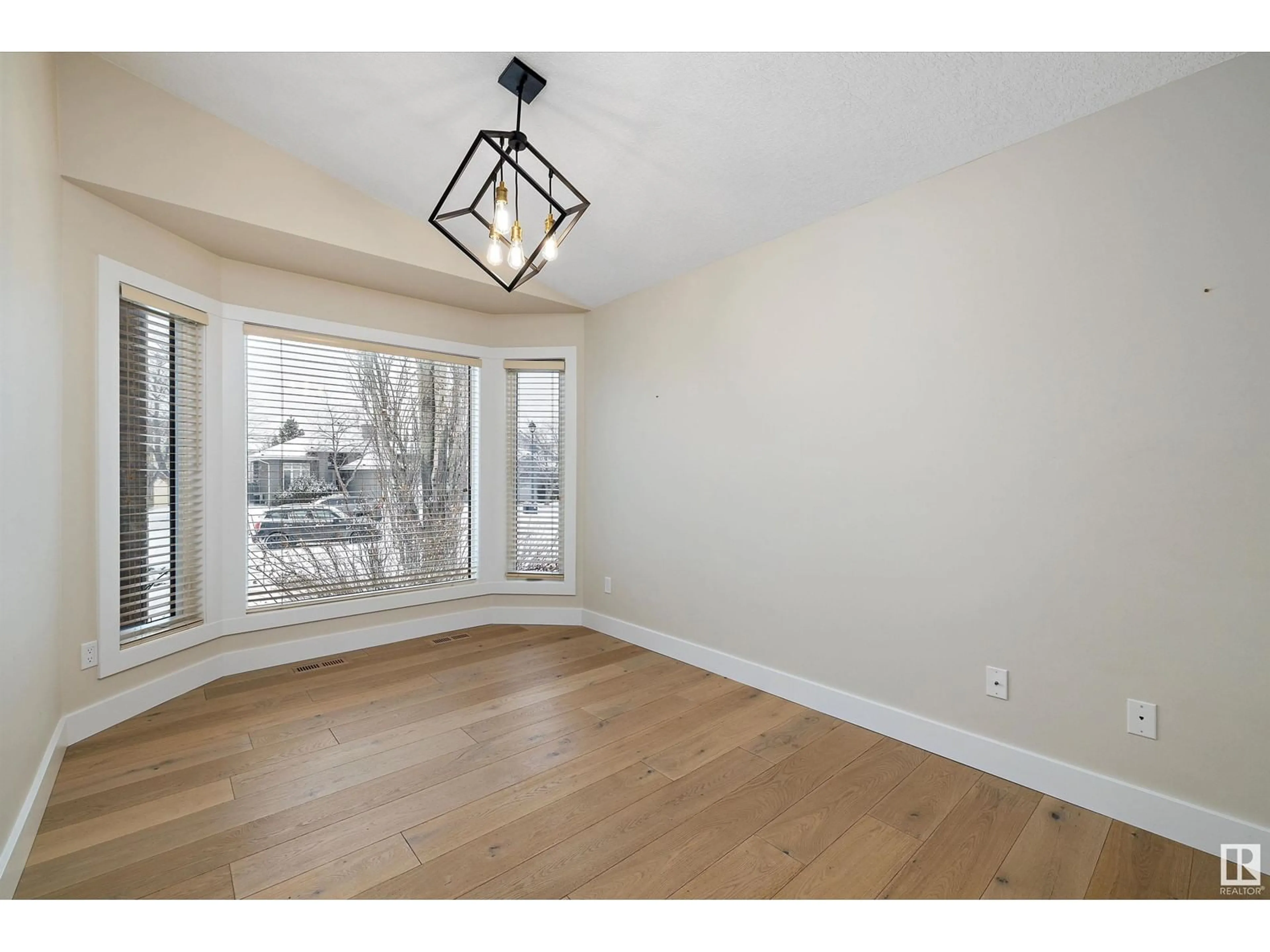 A pic of a room for 287 DARLINGTON CR NW, Edmonton Alberta T6M2R9