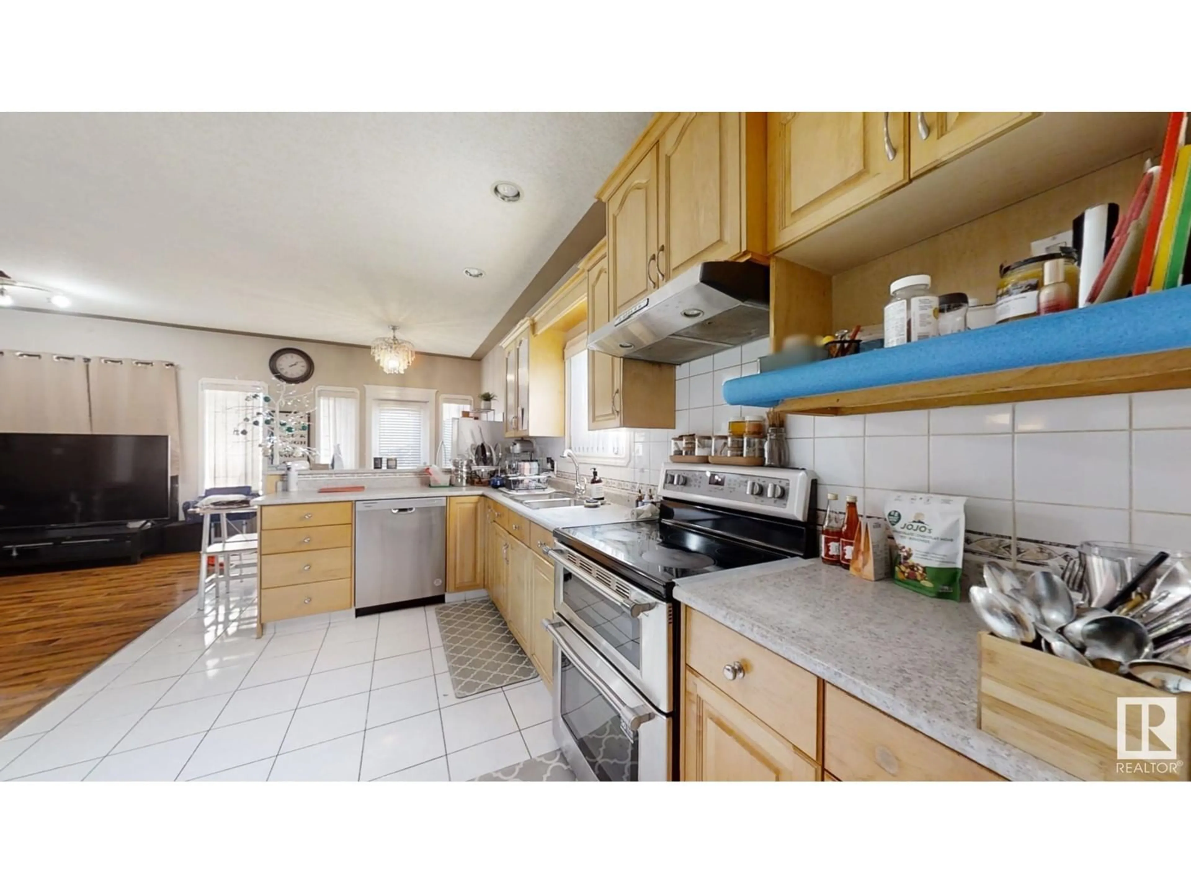 Standard kitchen, ceramic/tile floor for 2823 34A AV, Edmonton Alberta T6T1Y8