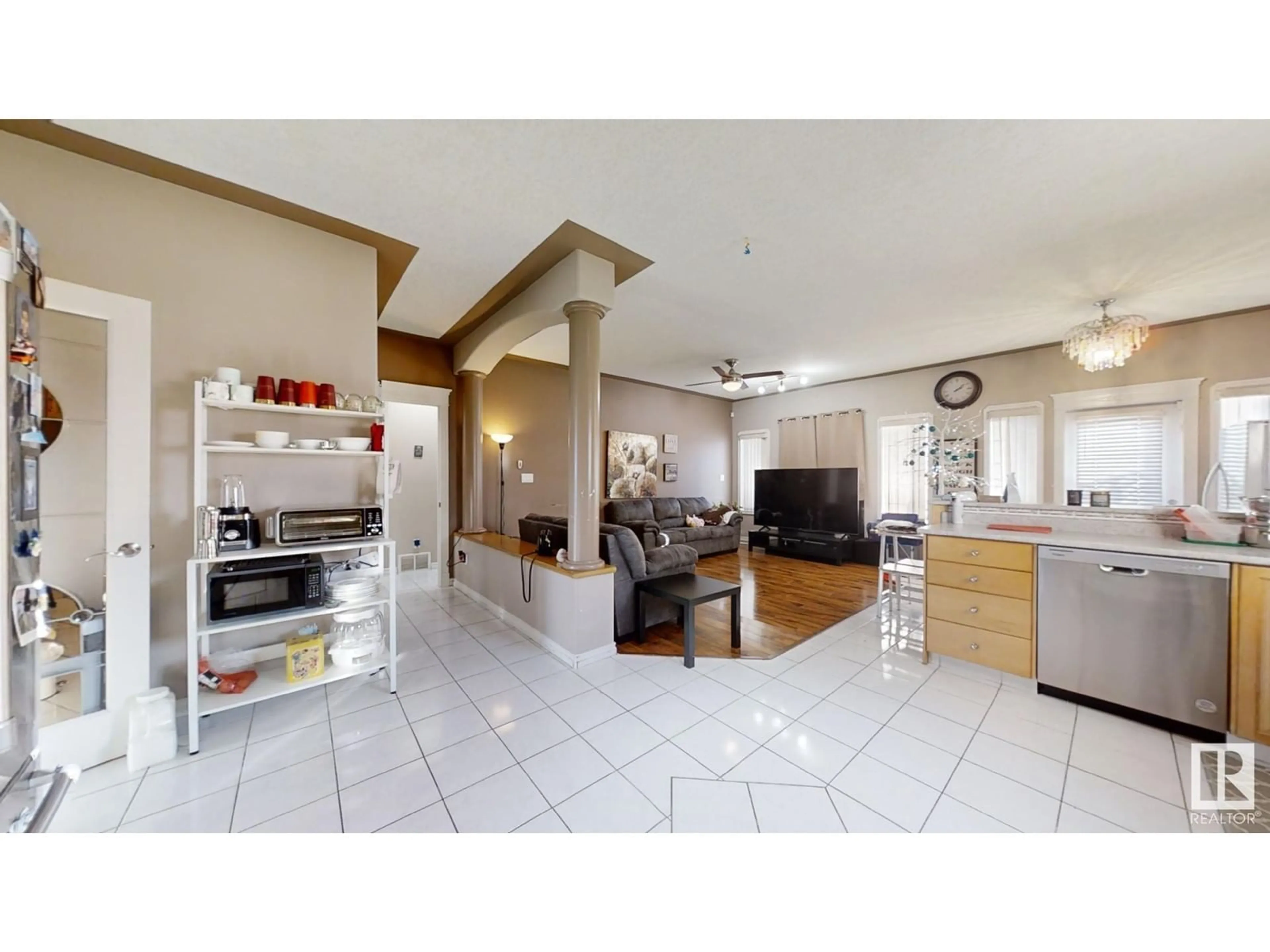 Open concept kitchen, ceramic/tile floor for 2823 34A AV NW, Edmonton Alberta T6T1Y8