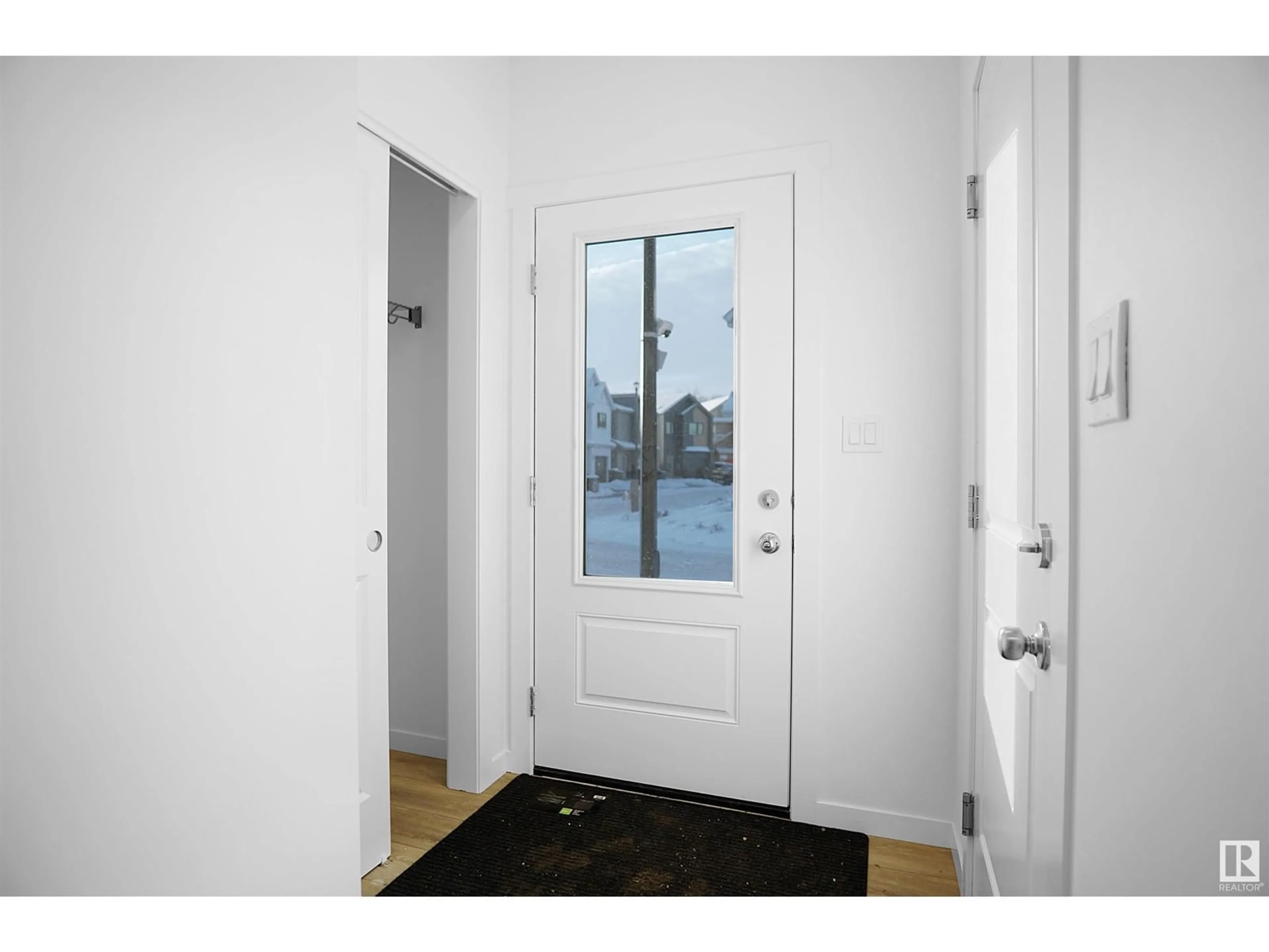 Indoor entryway for 21 Aster WY NW, Edmonton Alberta T6T2N8