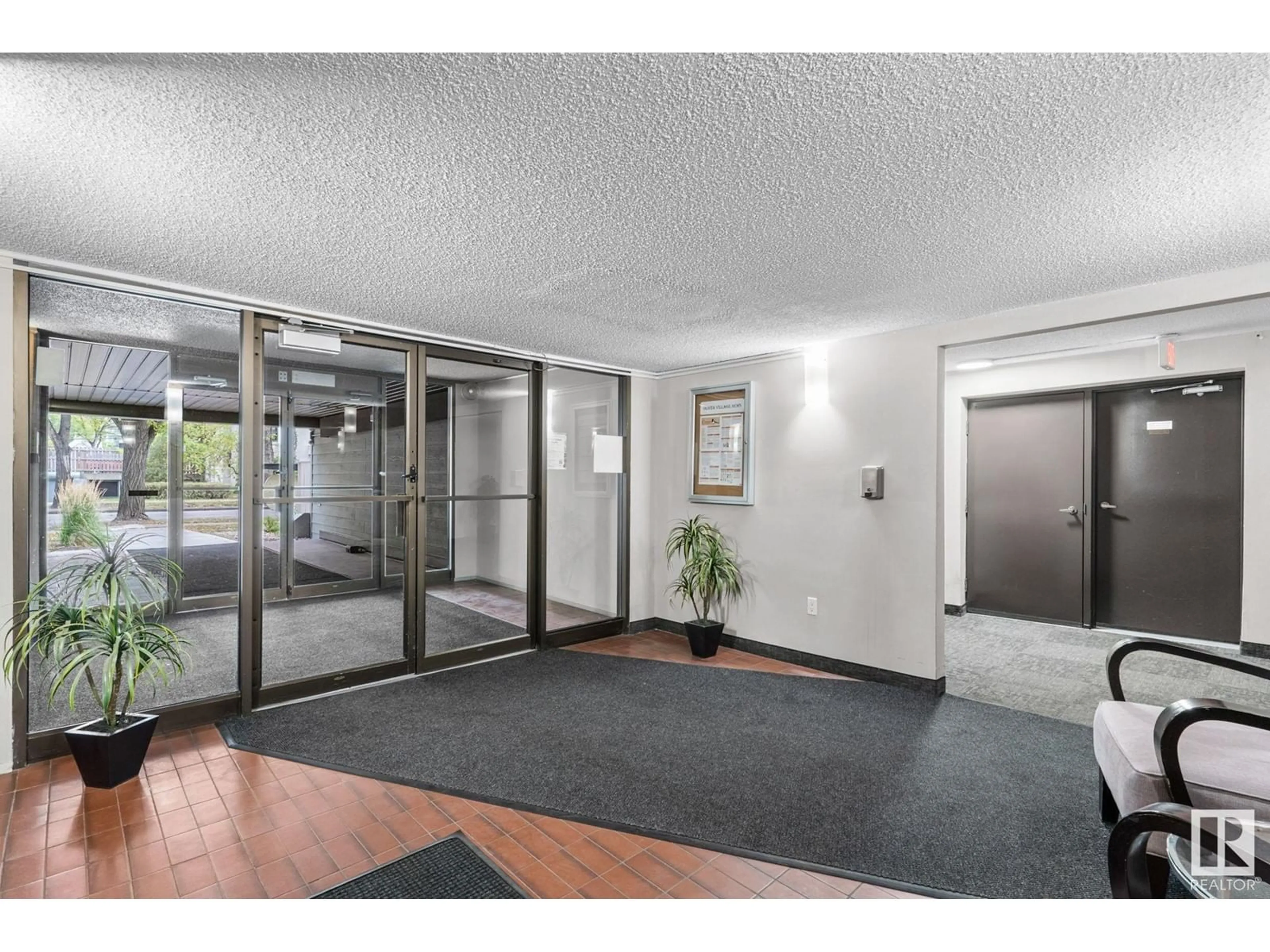 Indoor foyer for #203 10138 116 ST NW, Edmonton Alberta T5K1V8