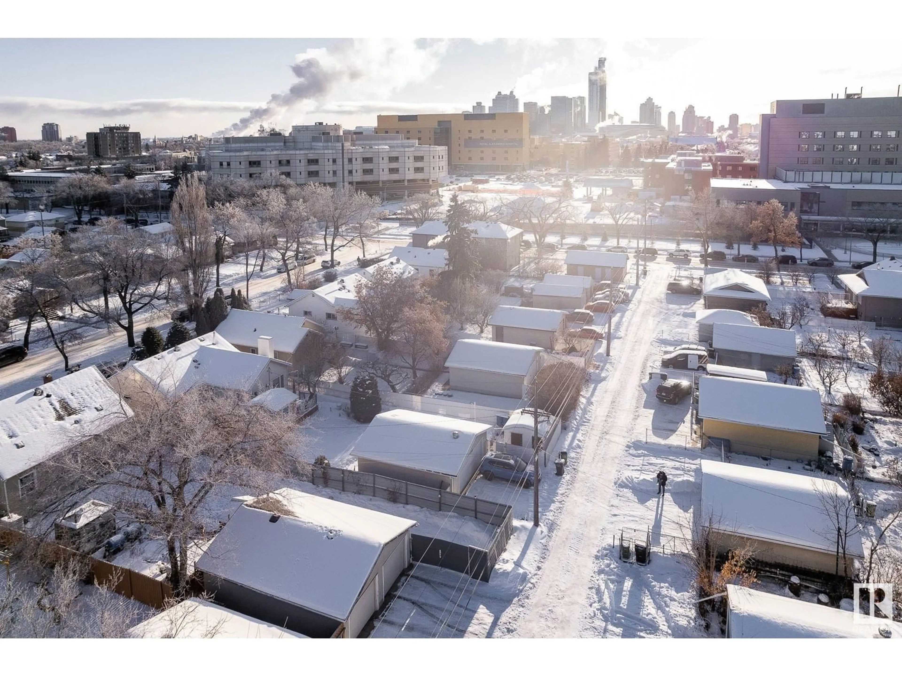 A pic from outside/outdoor area/front of a property/back of a property/a pic from drone, street for 11222 104 ST NW, Edmonton Alberta T5G2K5