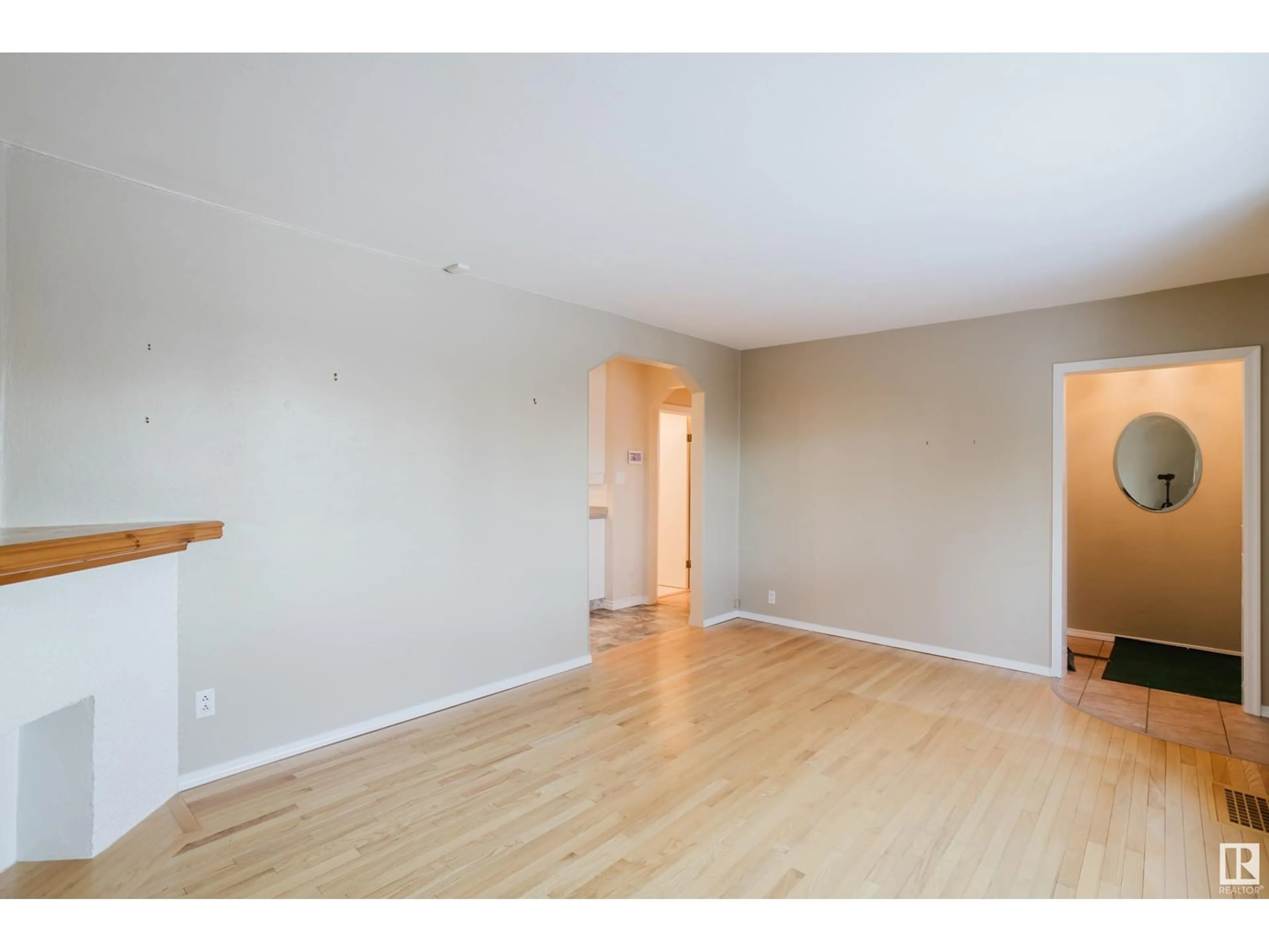 A pic of a room for 11222 104 ST NW, Edmonton Alberta T5G2K5