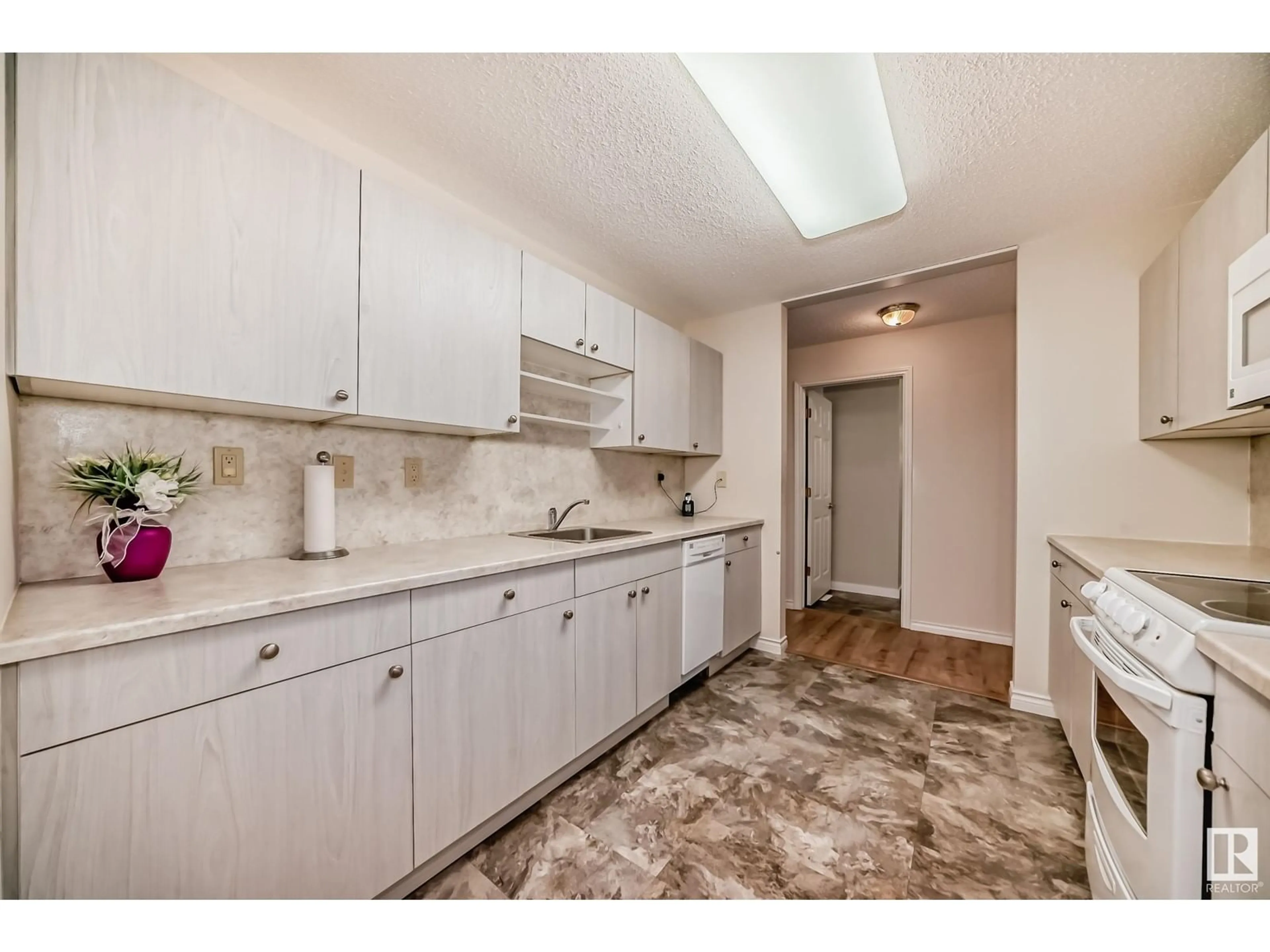 Standard kitchen, ceramic/tile floor for #312 9535 176 ST NW, Edmonton Alberta T5T6C8