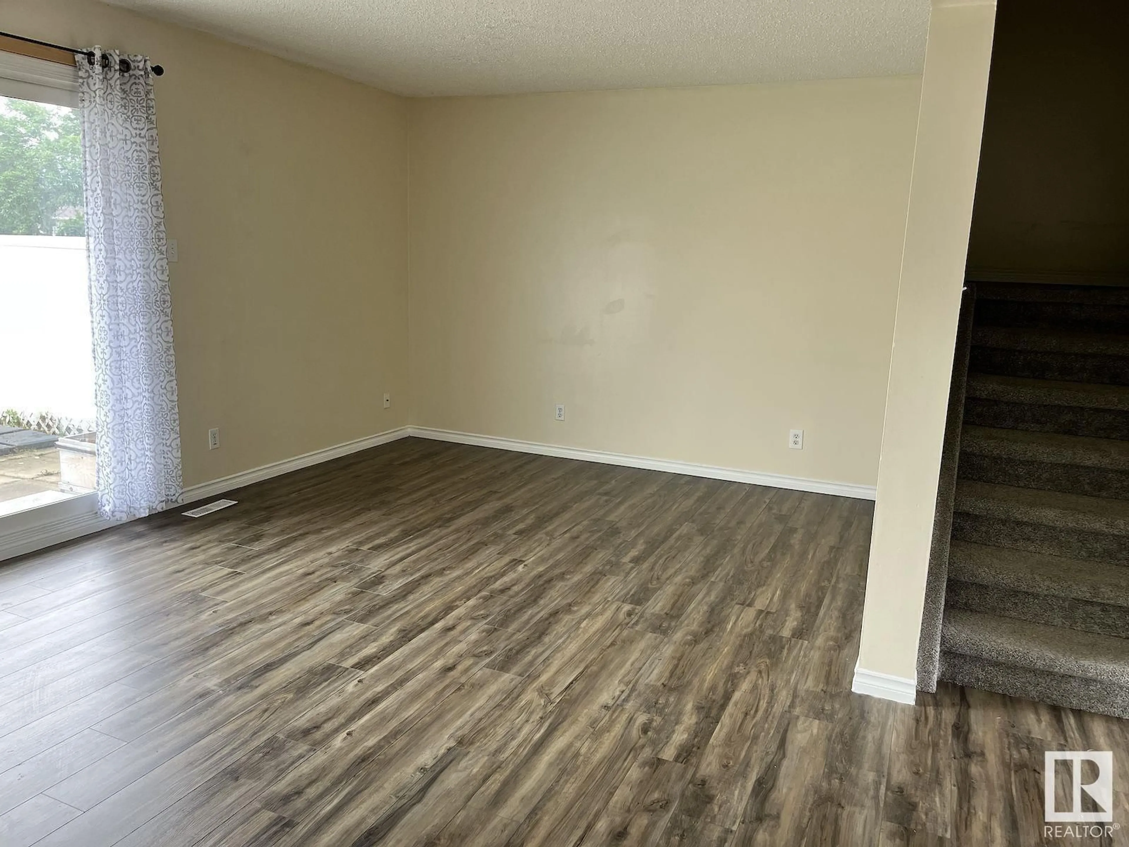 A pic of a room for 11348 139 AV NW, Edmonton Alberta T5X3L4