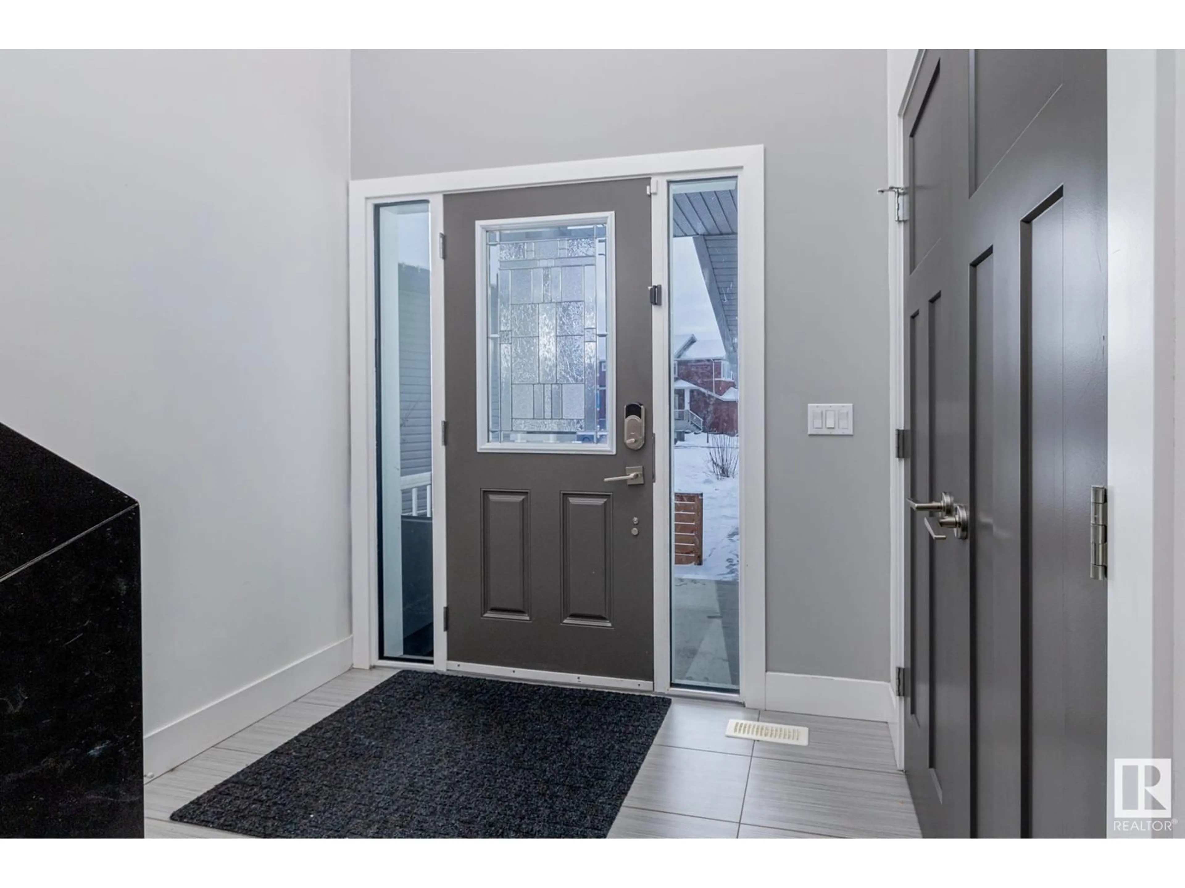 Indoor entryway for 122 KIRPATRICK CR, Leduc Alberta T9E0W2