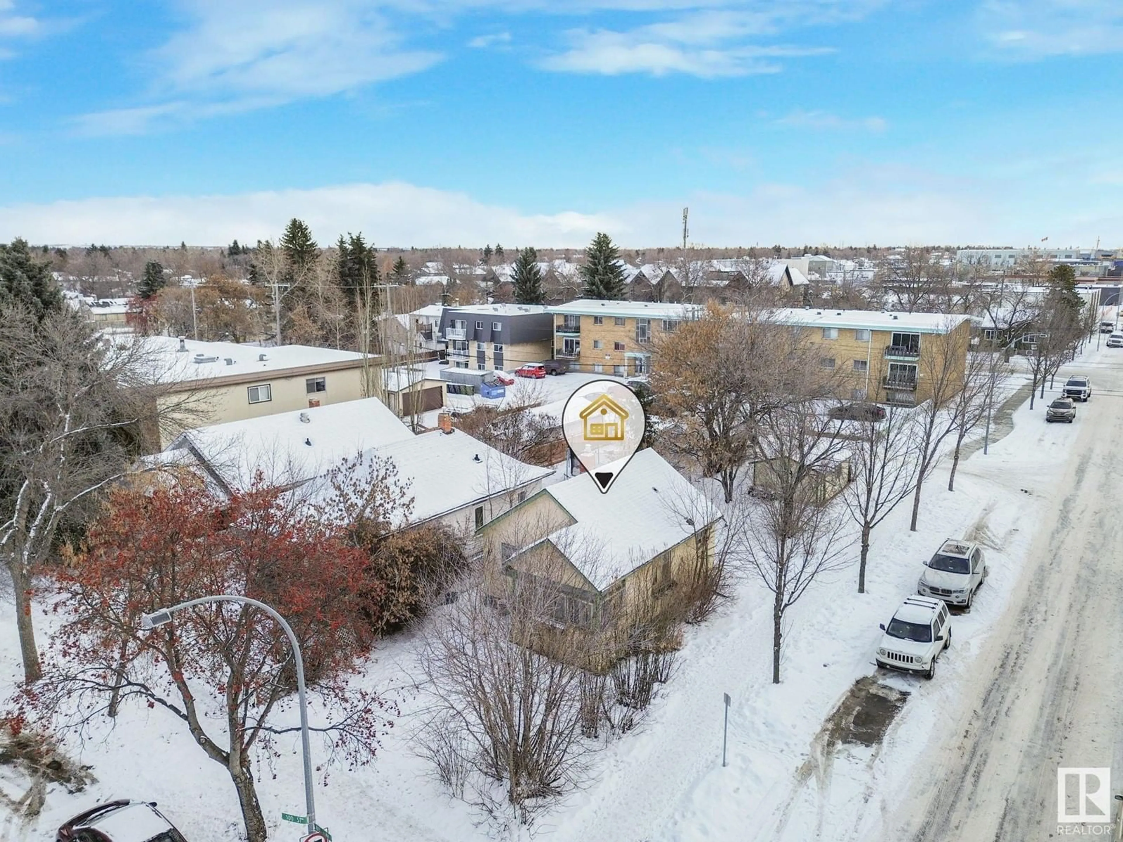 A pic from outside/outdoor area/front of a property/back of a property/a pic from drone, unknown for 9947 80 AV NW, Edmonton Alberta T6E1T2