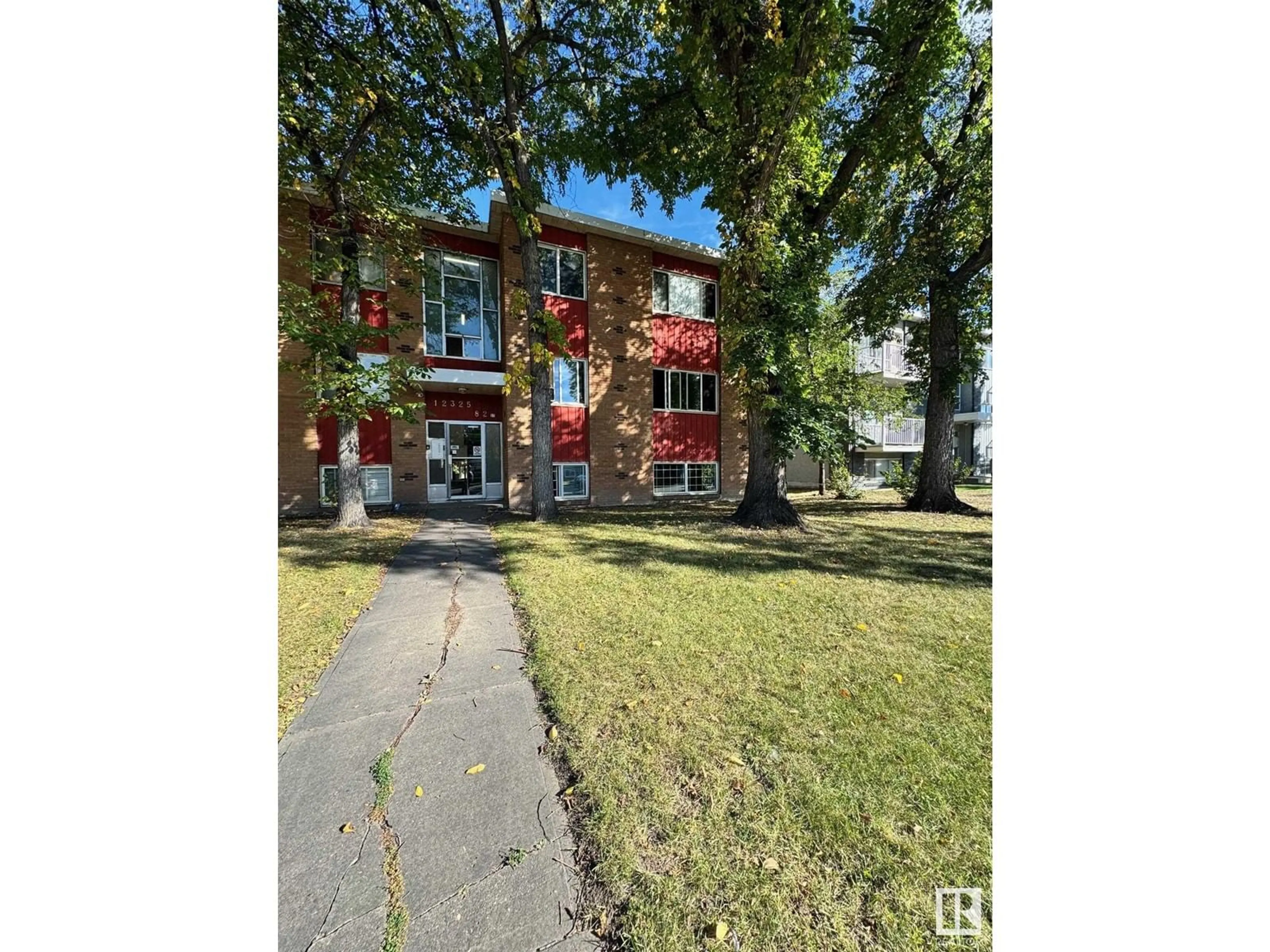 A pic from outside/outdoor area/front of a property/back of a property/a pic from drone, street for #202 12325 82 ST NW, Edmonton Alberta T5B2X3