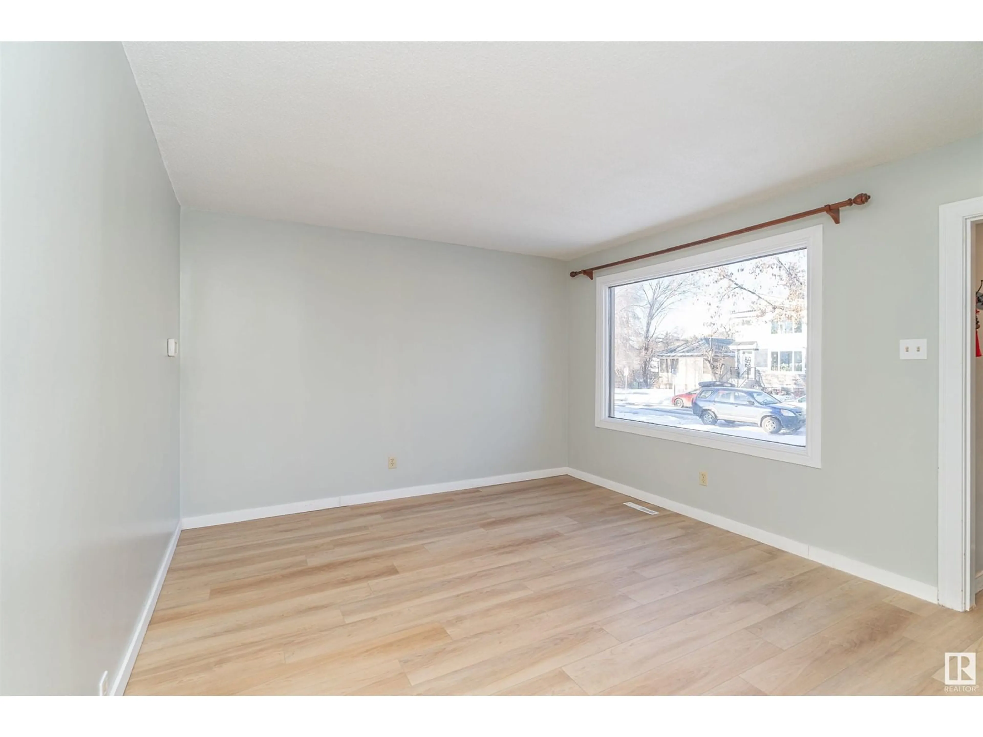 A pic of a room for 10751 74 AV NW, Edmonton Alberta T6E1G7