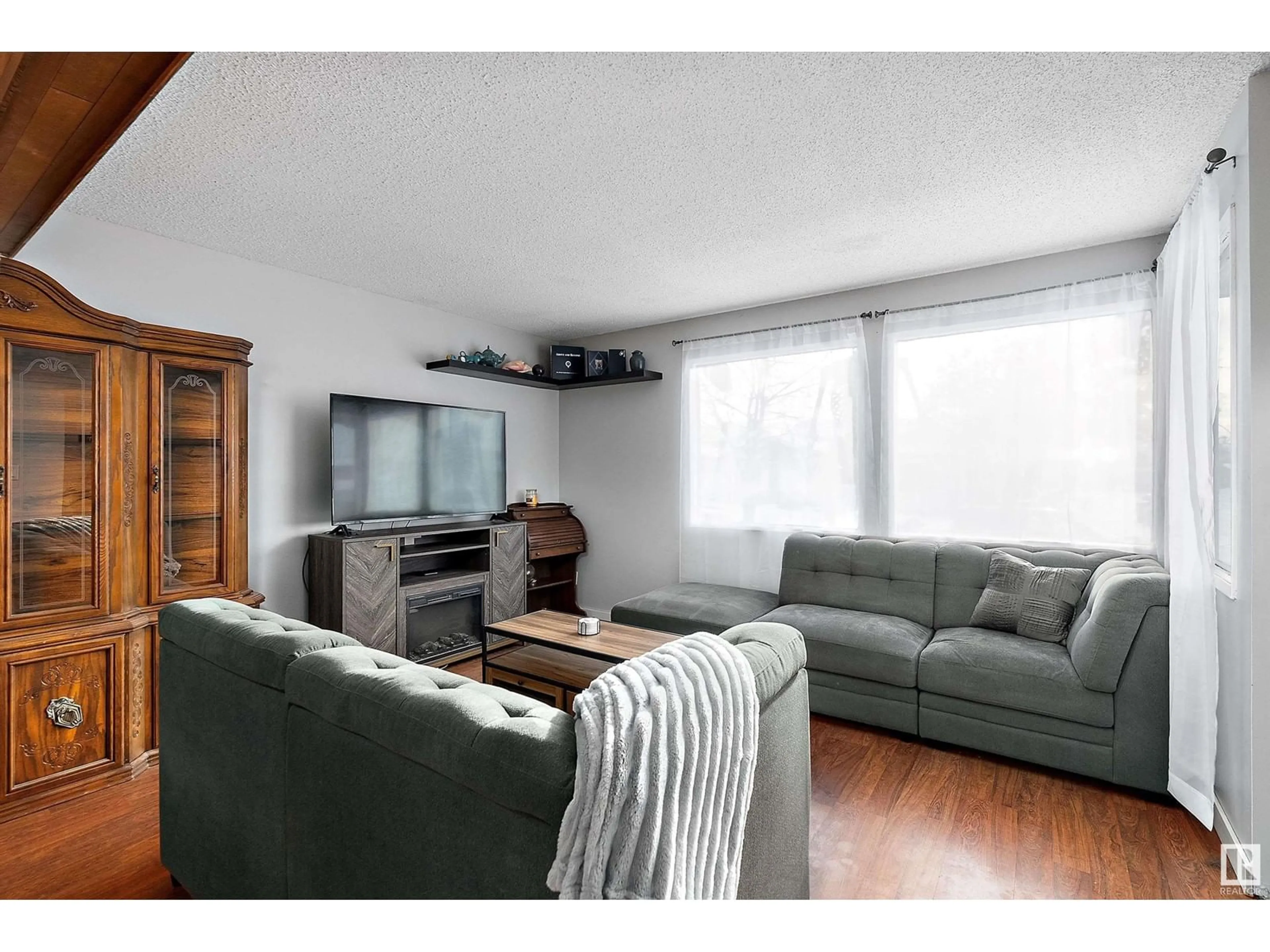 Living room with furniture, wood/laminate floor for 3622 42 AV NW, Edmonton Alberta T6L5C8