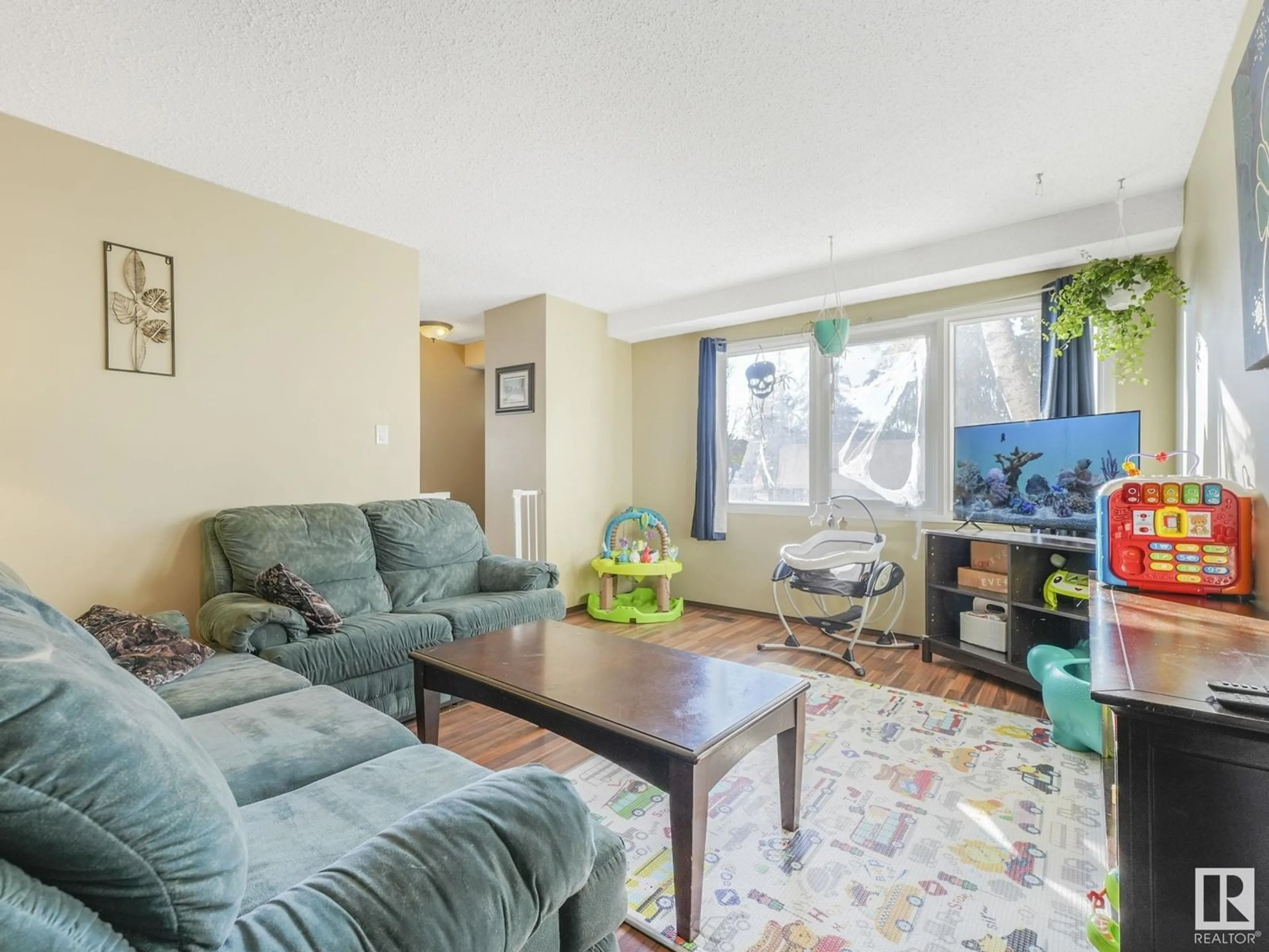 Living room with furniture, unknown for 6 WILLOWDALE PL NW, Edmonton Alberta T5T1Z4