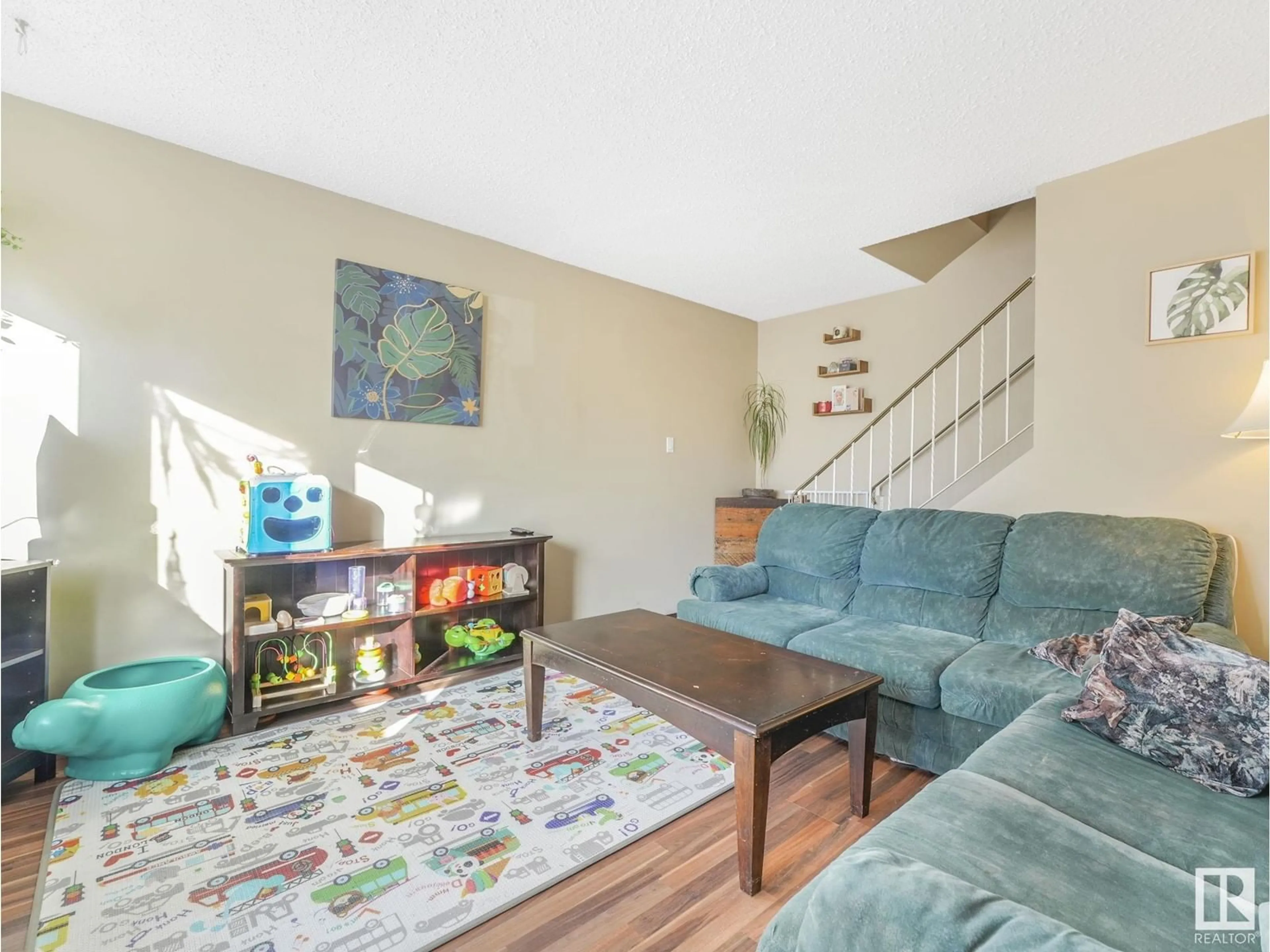 Living room with furniture, unknown for 6 WILLOWDALE PL NW, Edmonton Alberta T5T1Z4