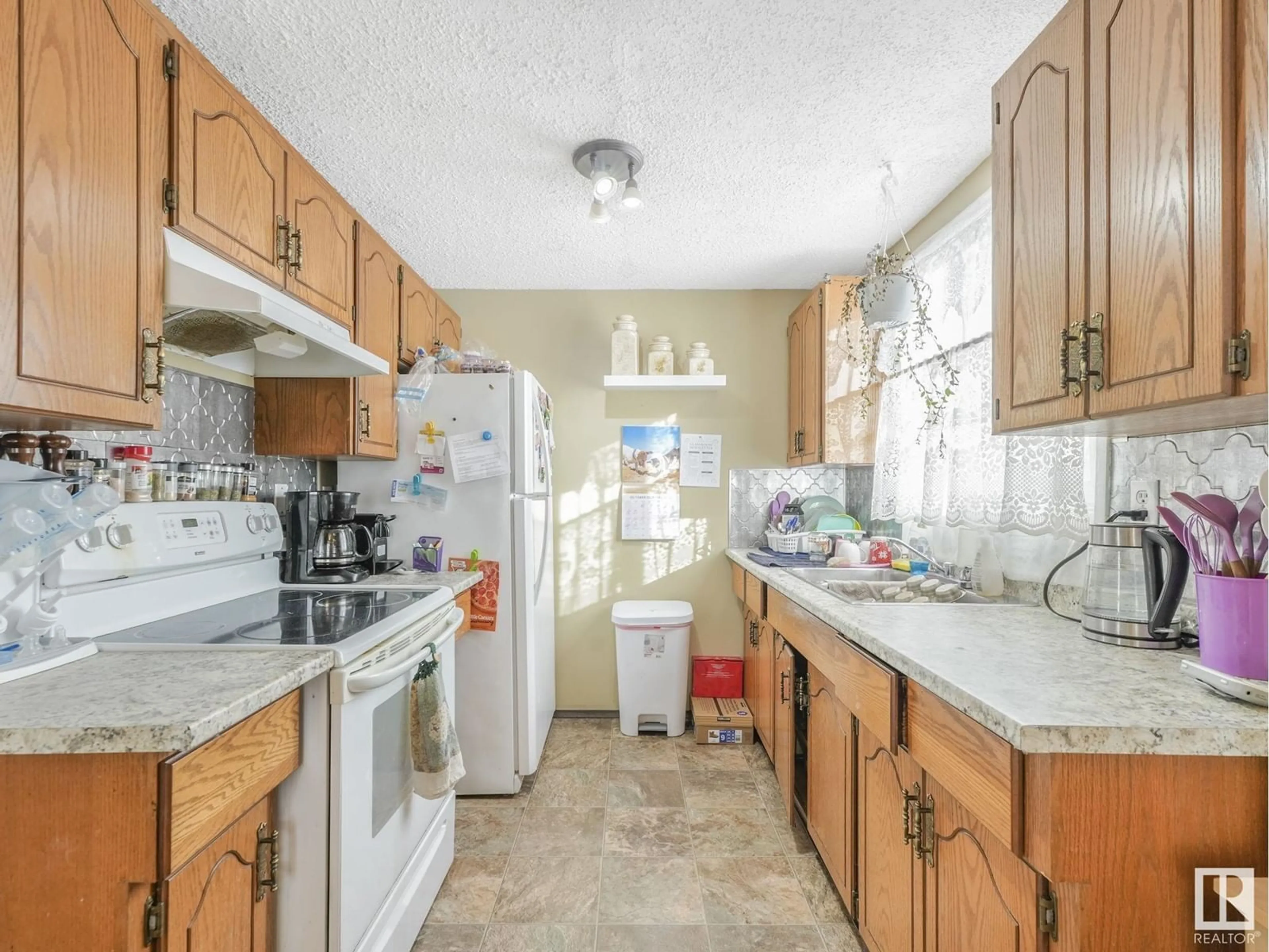 Standard kitchen, unknown for 6 WILLOWDALE PL NW, Edmonton Alberta T5T1Z4