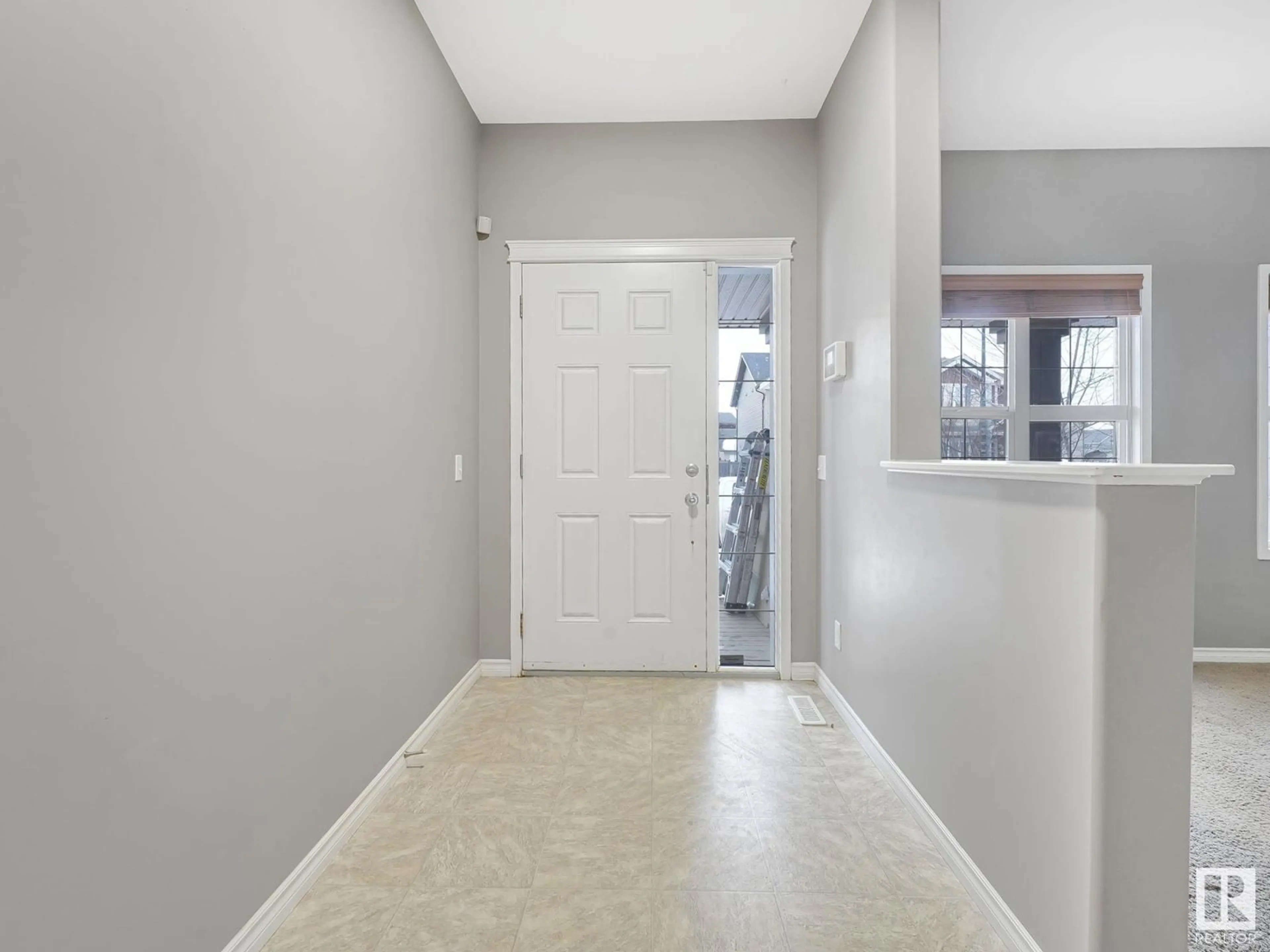 Indoor entryway for 1123 Chappelle BV SW, Edmonton Alberta T6W0Y9