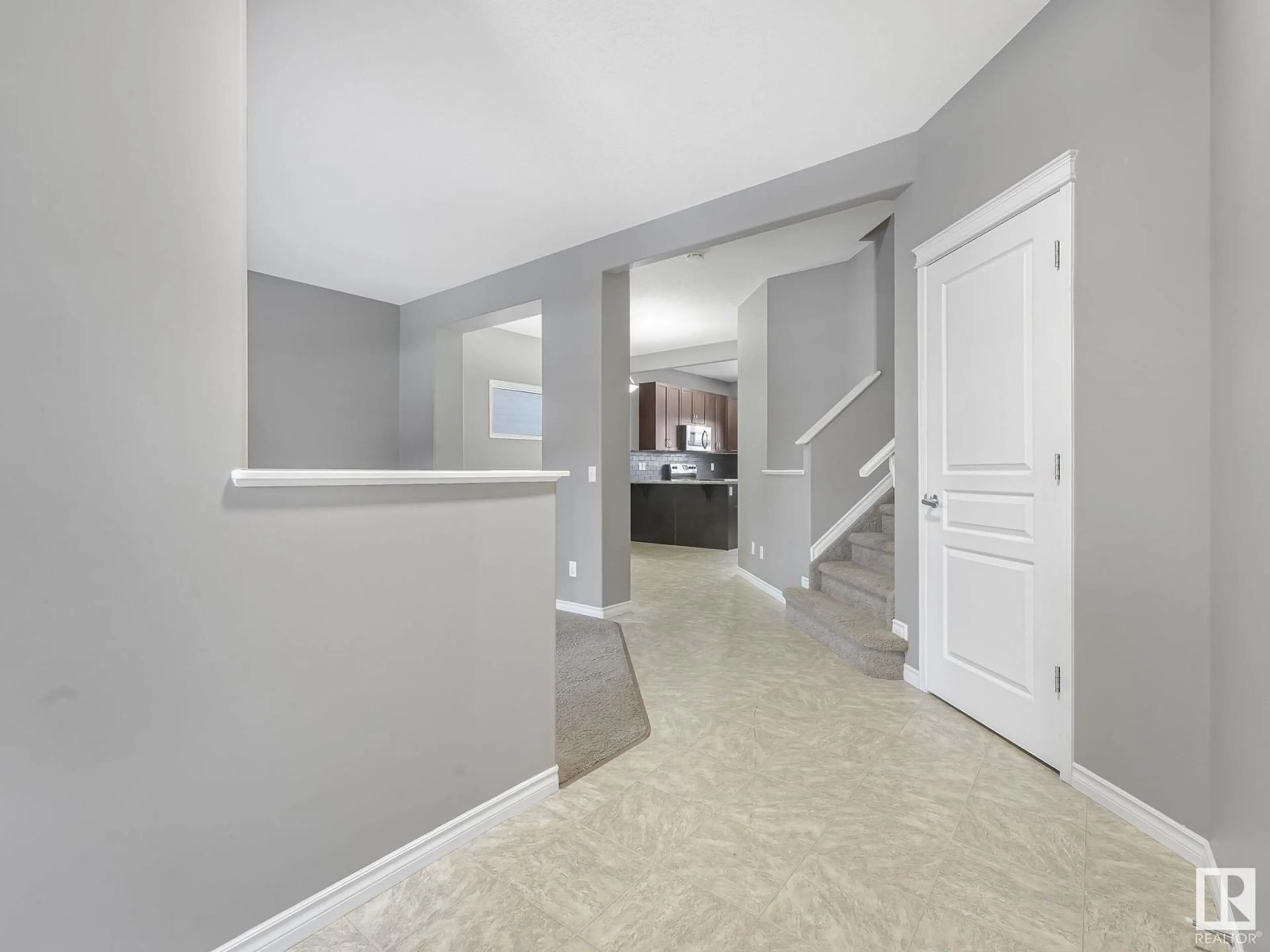 Indoor entryway for 1123 Chappelle BV SW, Edmonton Alberta T6W0Y9