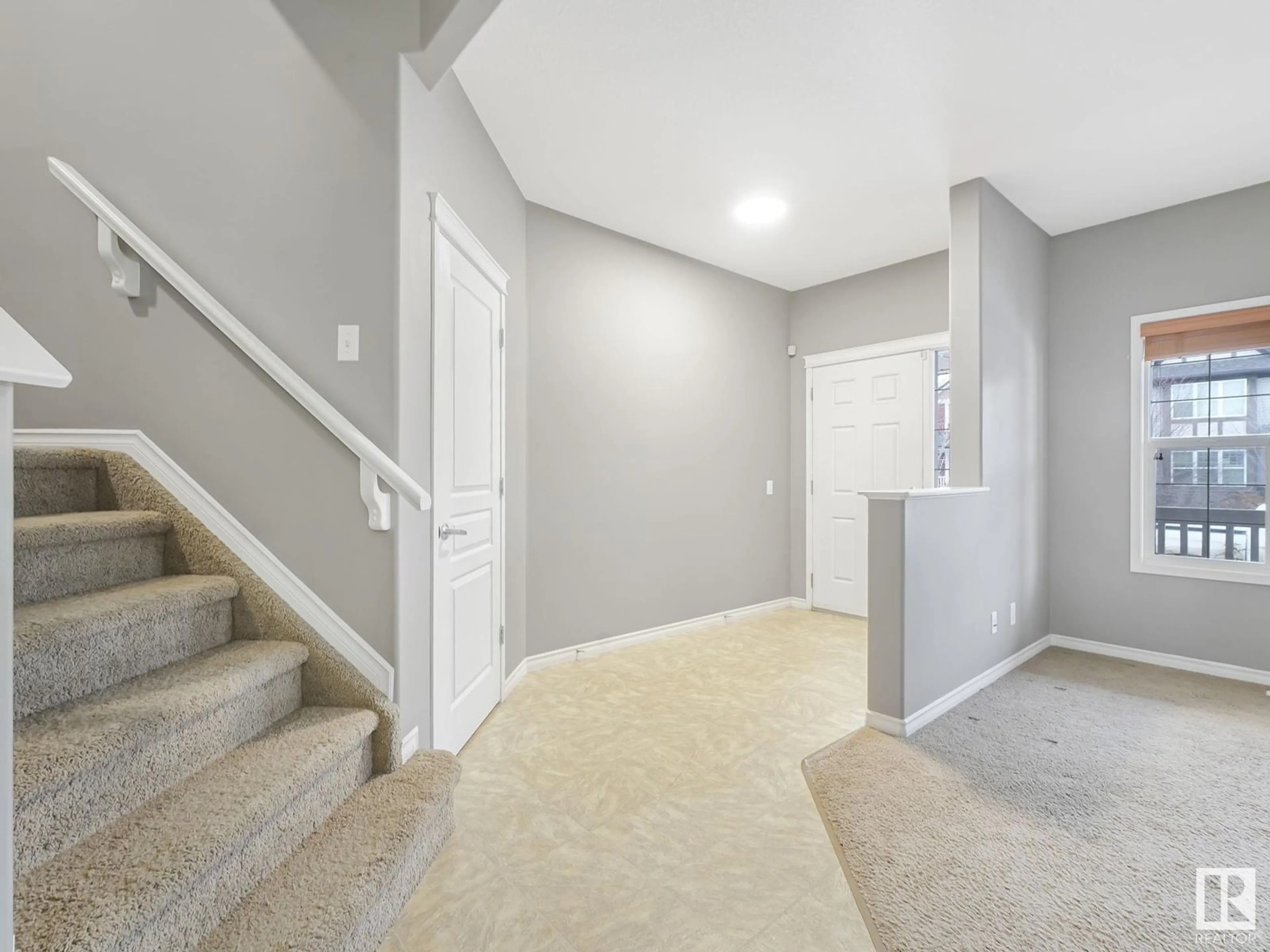 Indoor entryway for 1123 Chappelle BV SW, Edmonton Alberta T6W0Y9