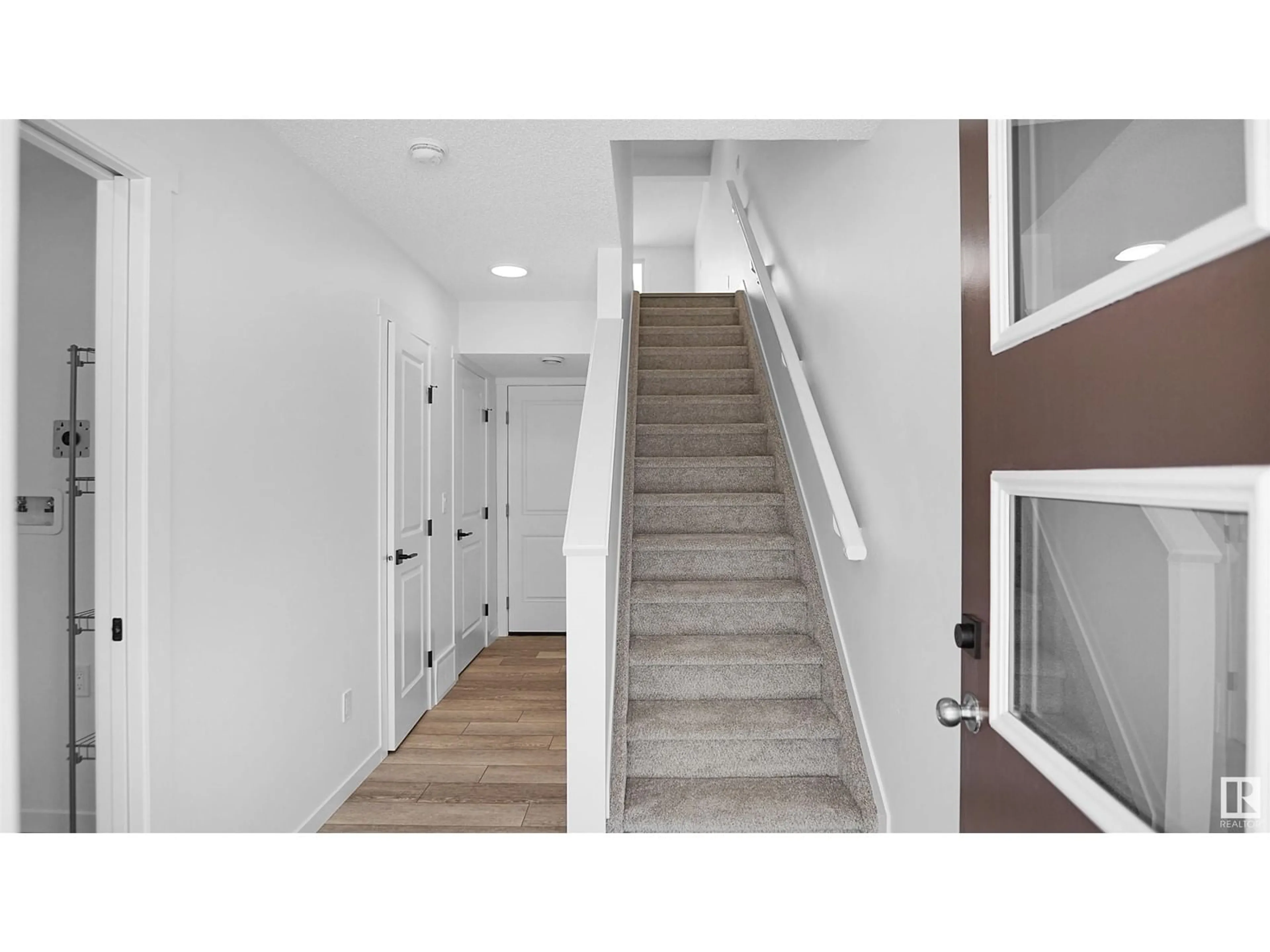 Indoor entryway for 4153 Kinglet DR NW, Edmonton Alberta T5S0S9