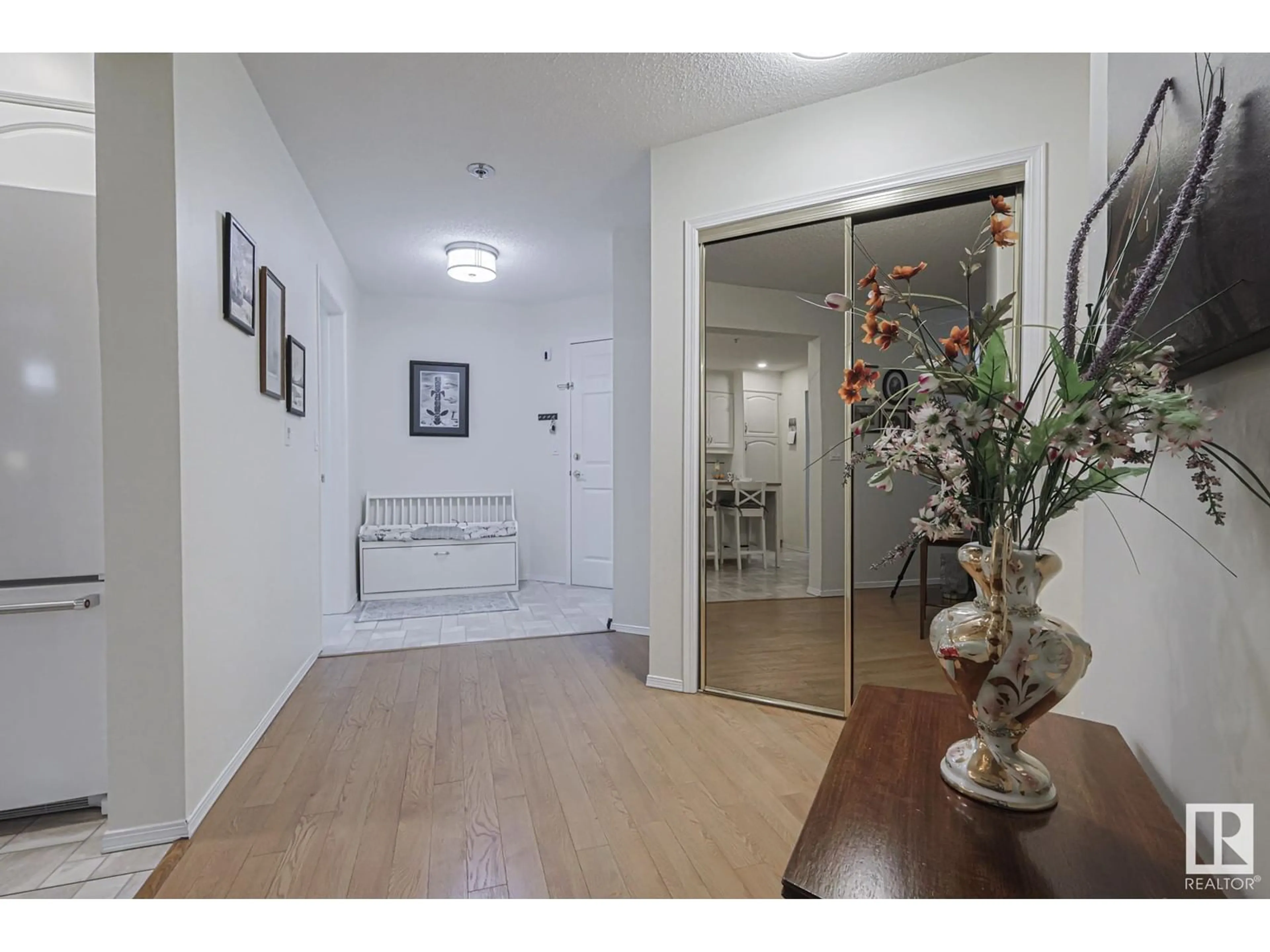 Indoor foyer for #306 10915 21 AV NW, Edmonton Alberta T6J6X2