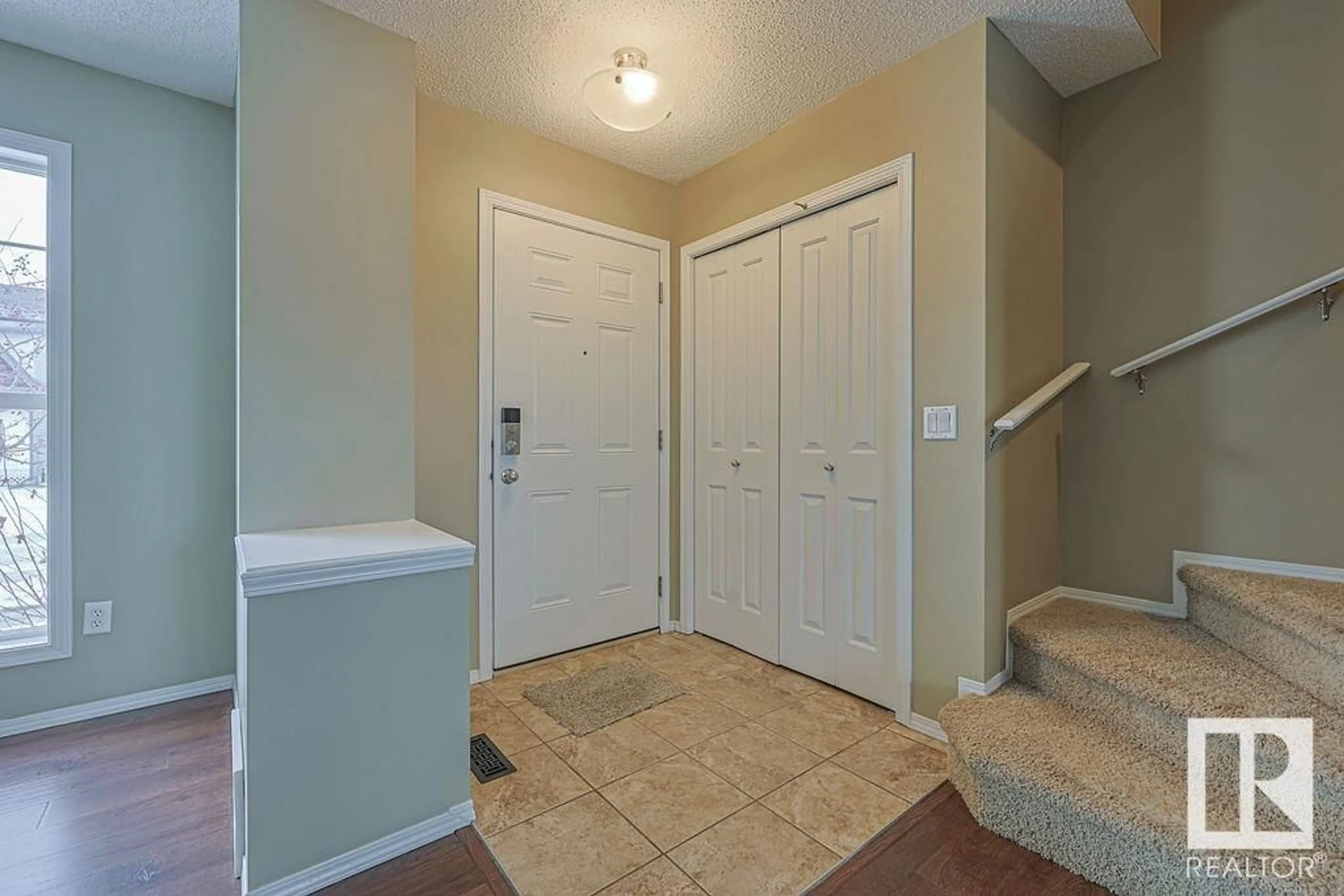 Indoor entryway for 6007 213 ST NW, Edmonton Alberta T6M0H7