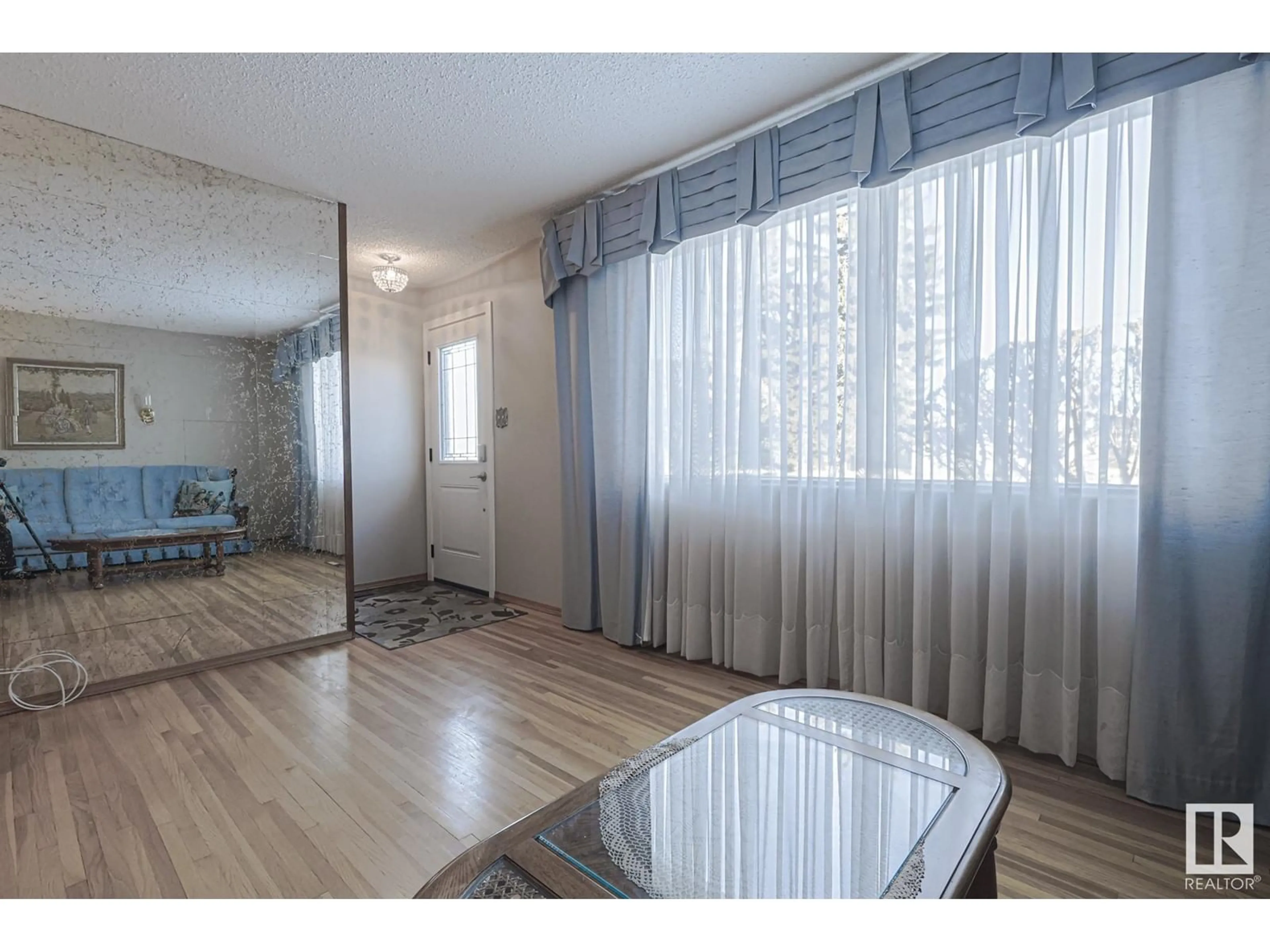 A pic of a room for 9024 60 ST NW, Edmonton Alberta T6B1M8