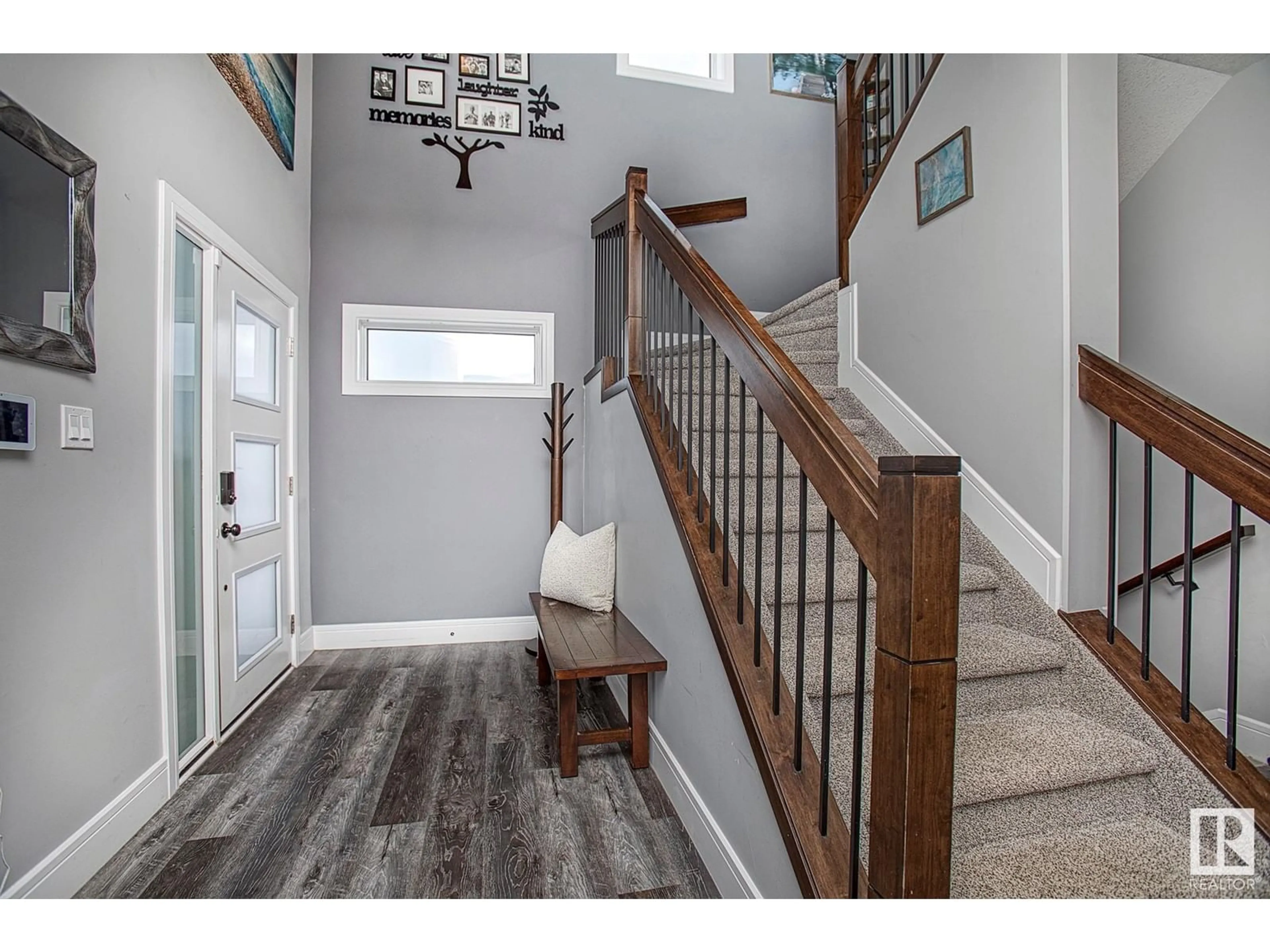 Indoor entryway for 638 MEADOWVIEW DR, Fort Saskatchewan Alberta T8L0N9