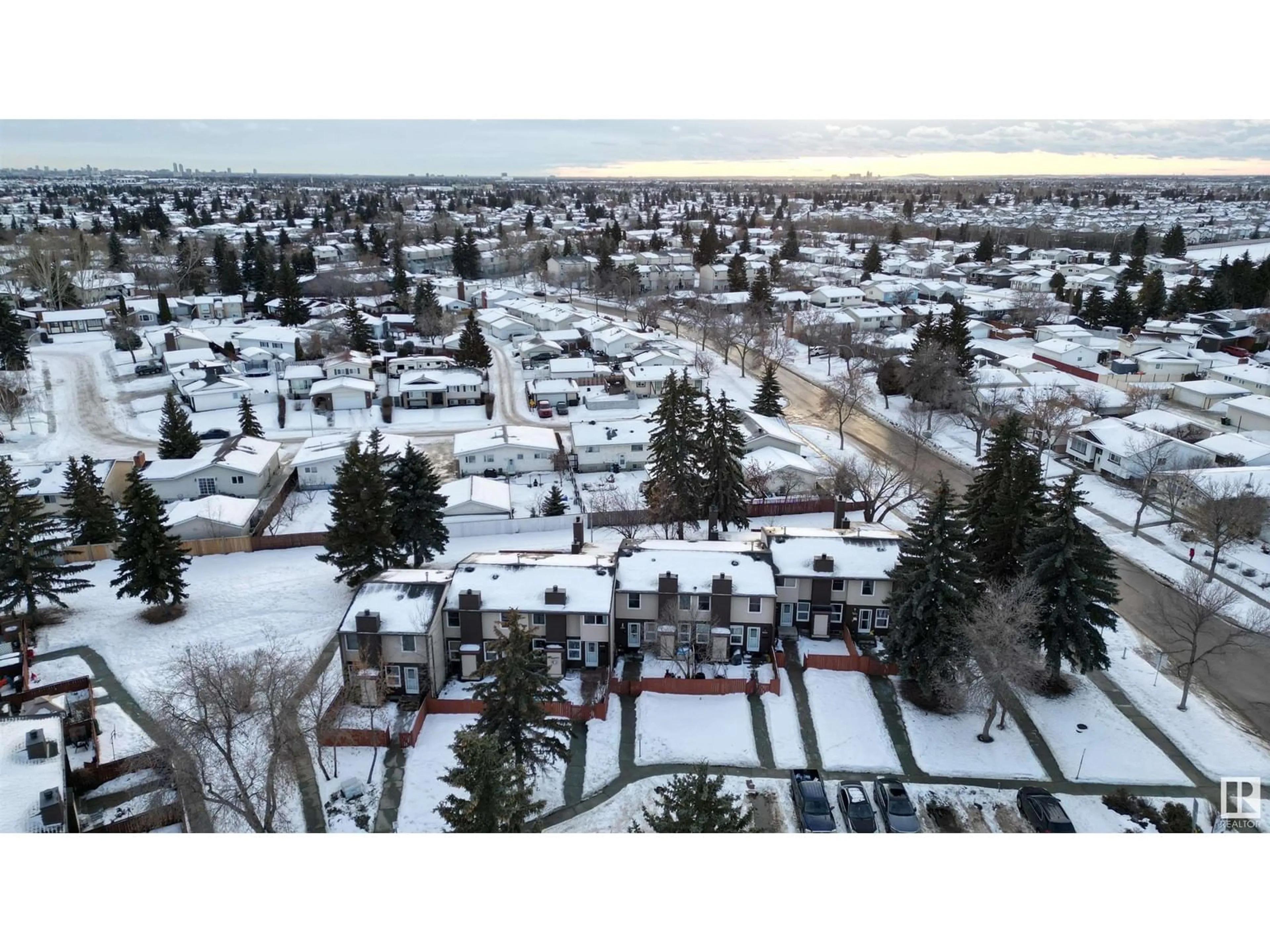 A pic from outside/outdoor area/front of a property/back of a property/a pic from drone, unknown for 17011 109 ST NW, Edmonton Alberta T5X3E2