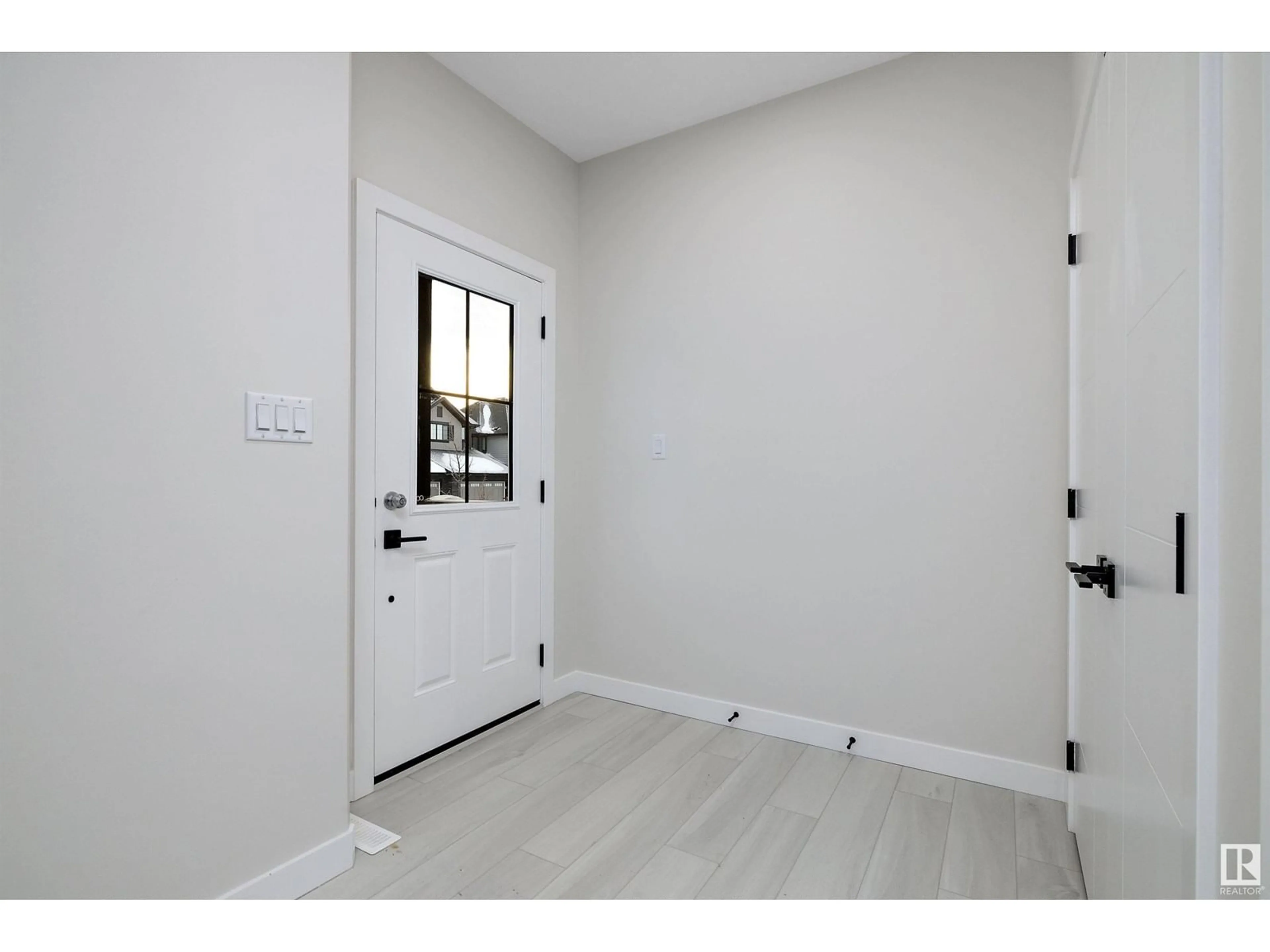 Indoor entryway for 44 CHAMBERY CR, St. Albert Alberta T8T2C5