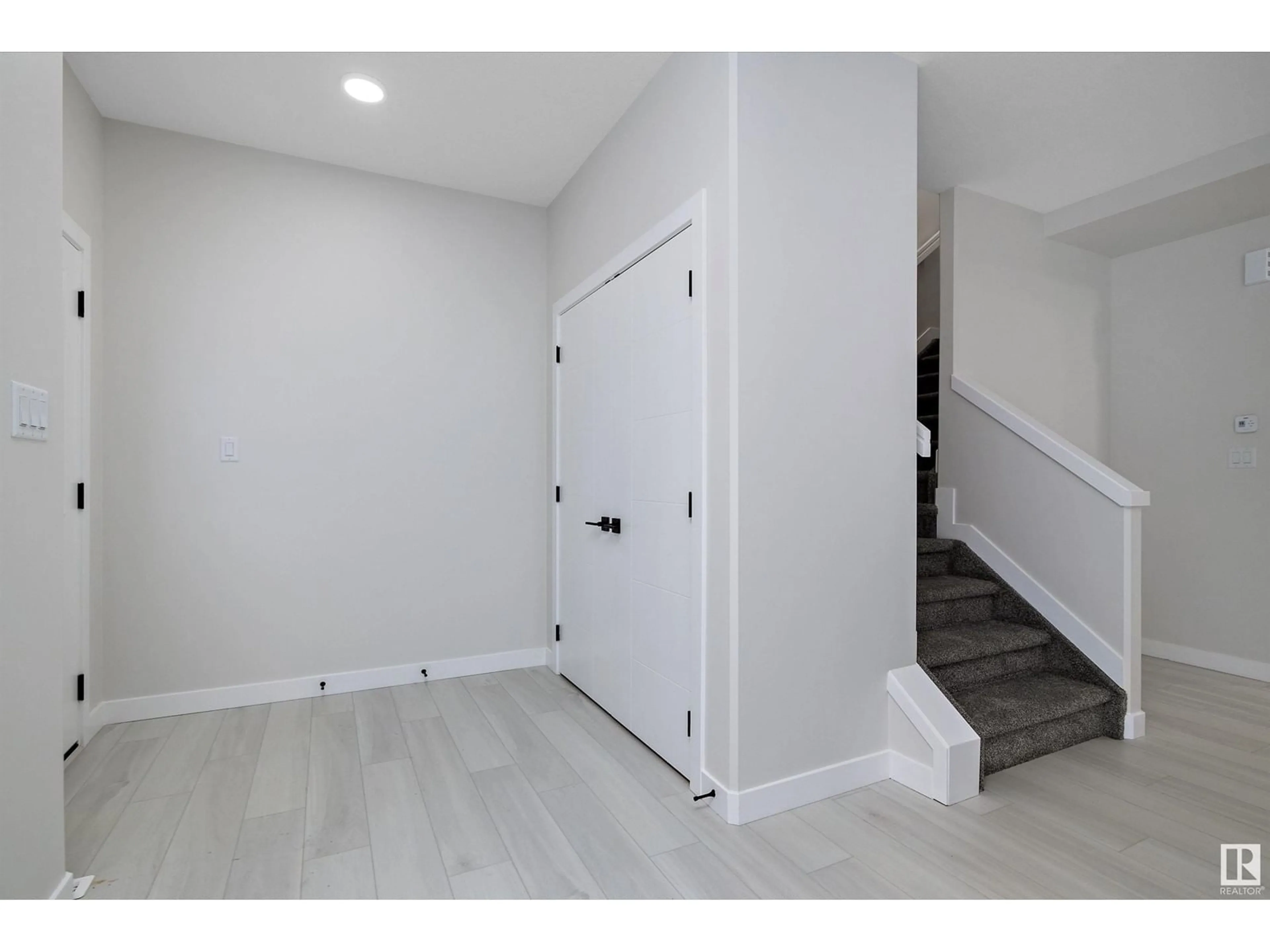 Indoor entryway for 44 CHAMBERY CR, St. Albert Alberta T8T2C5