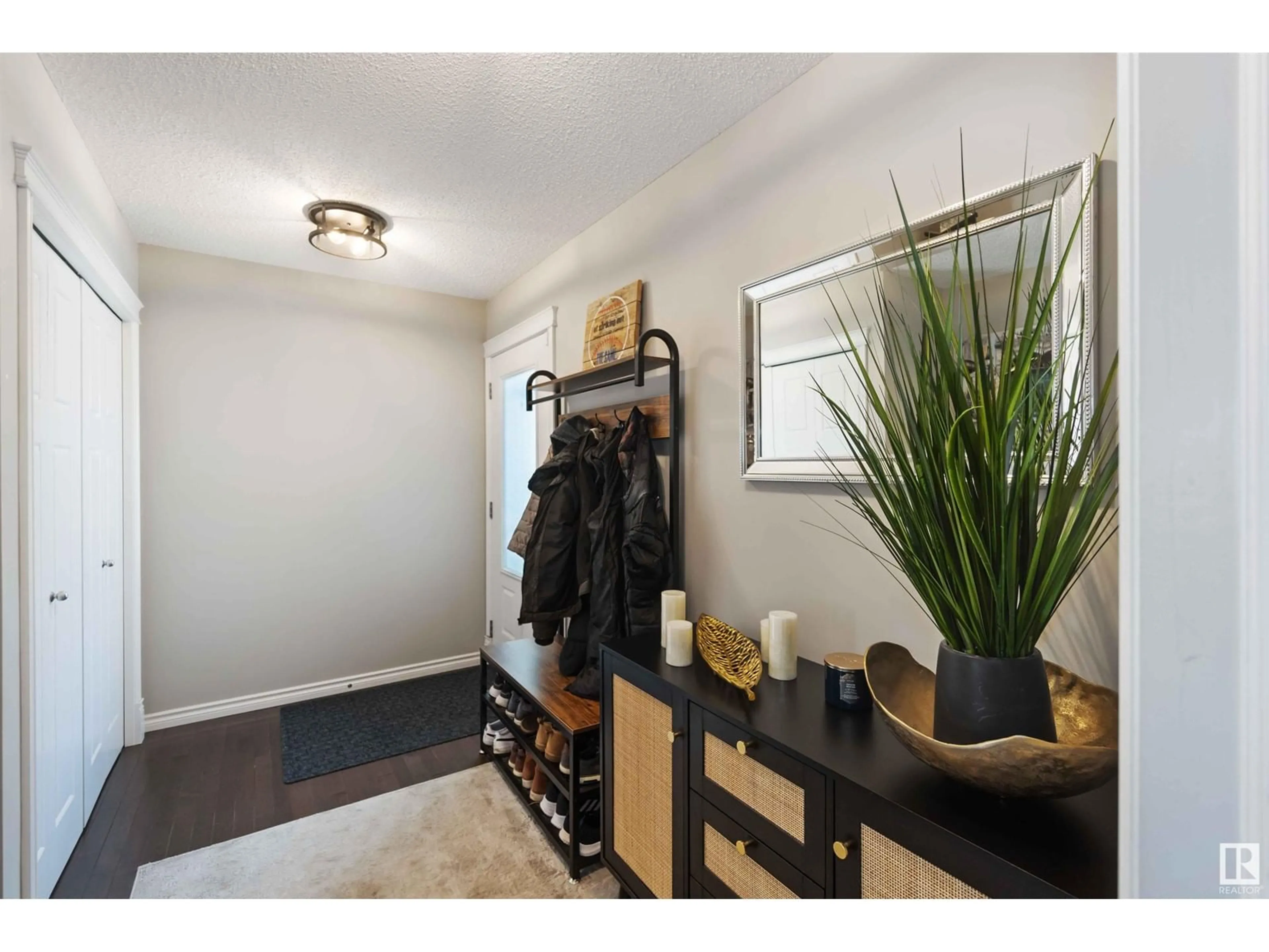 Indoor entryway for 1797 28 ST NW, Edmonton Alberta T5T0S7