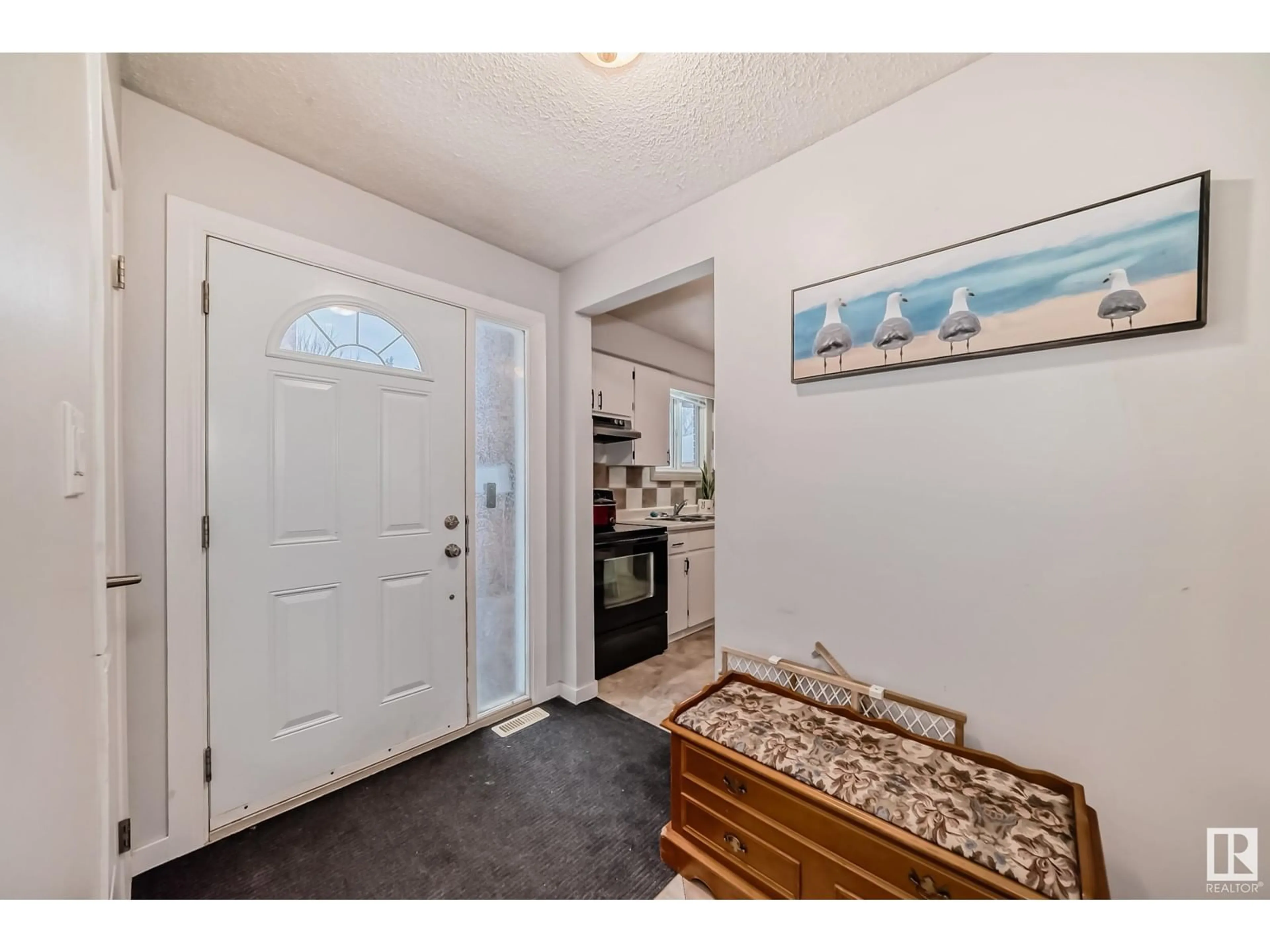 Indoor entryway for 13067 34 ST NW, Edmonton Alberta T5A3K3