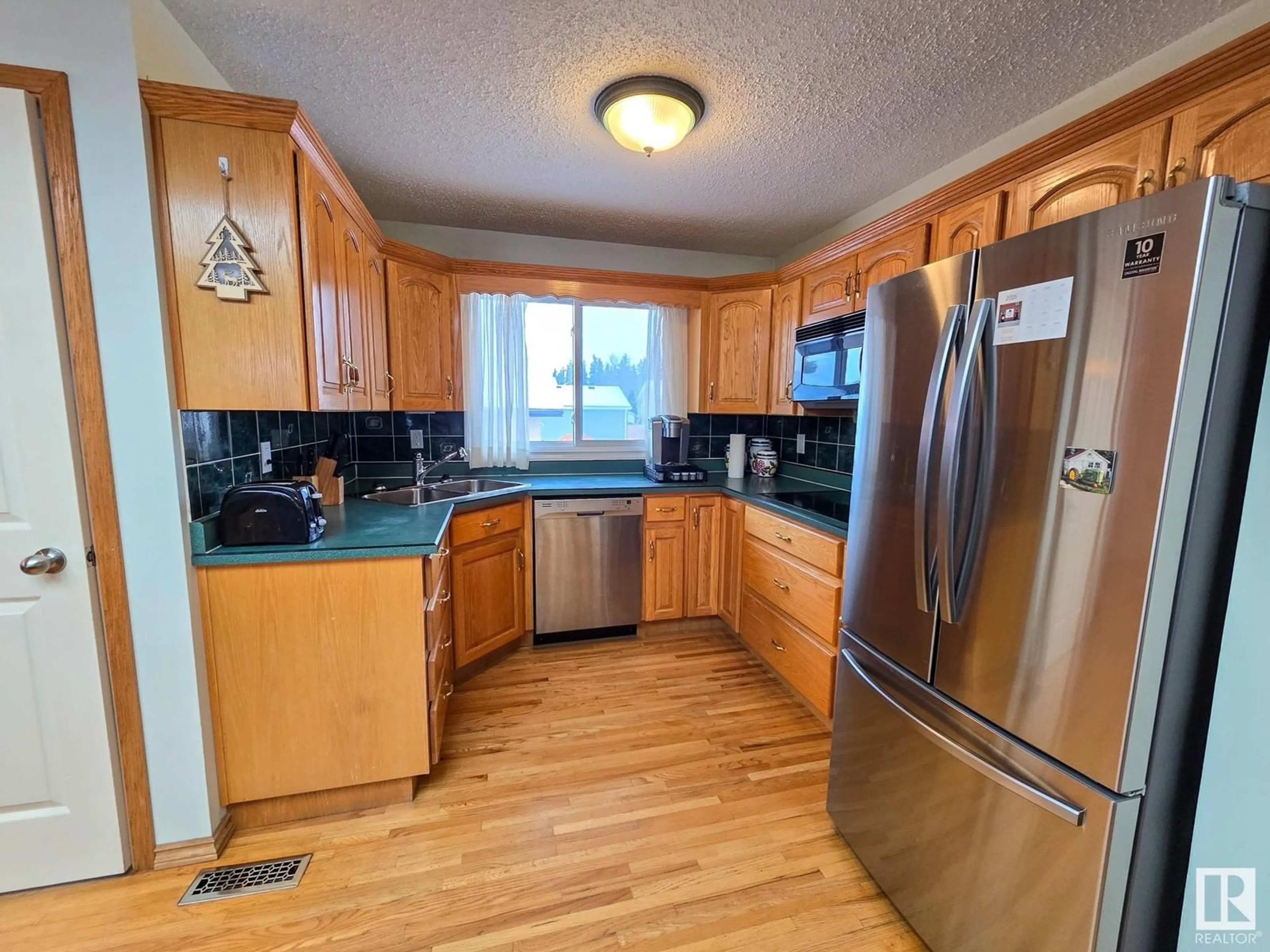 Standard kitchen, unknown for 4310 50 ST, Gibbons Alberta T0A1N0