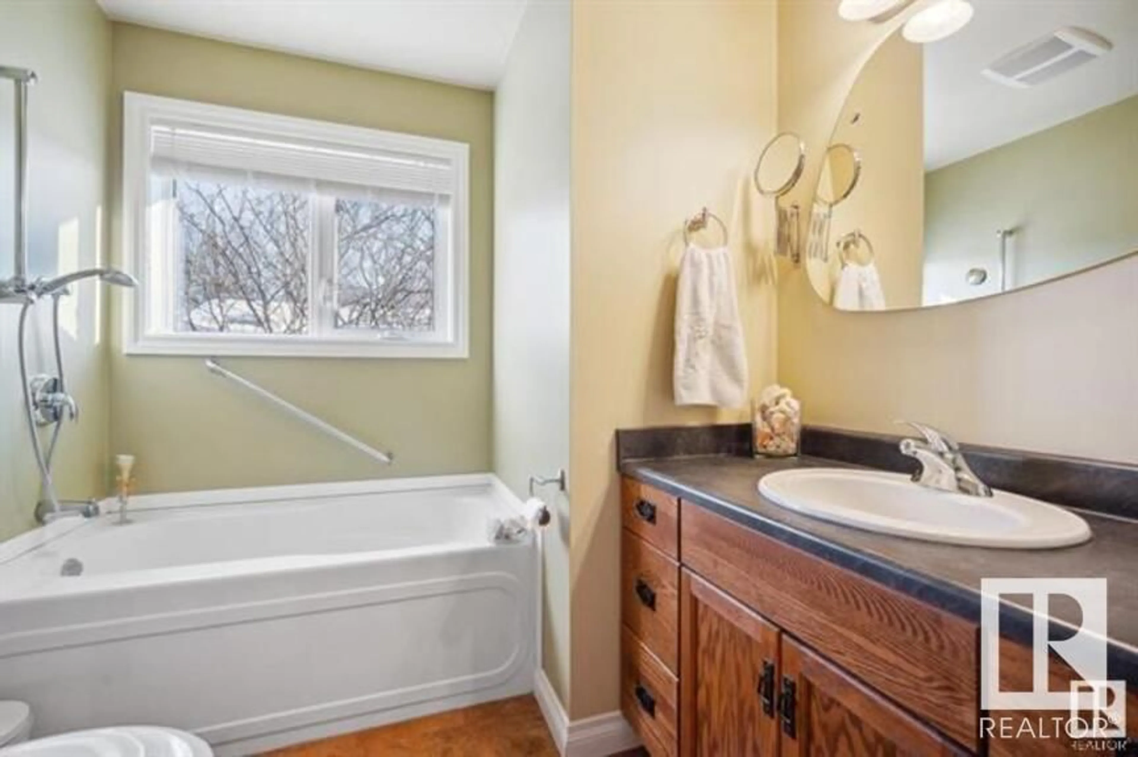 Standard bathroom, ceramic/tile floor for 366 Smith CR, Rural Parkland County Alberta T7Z2T9