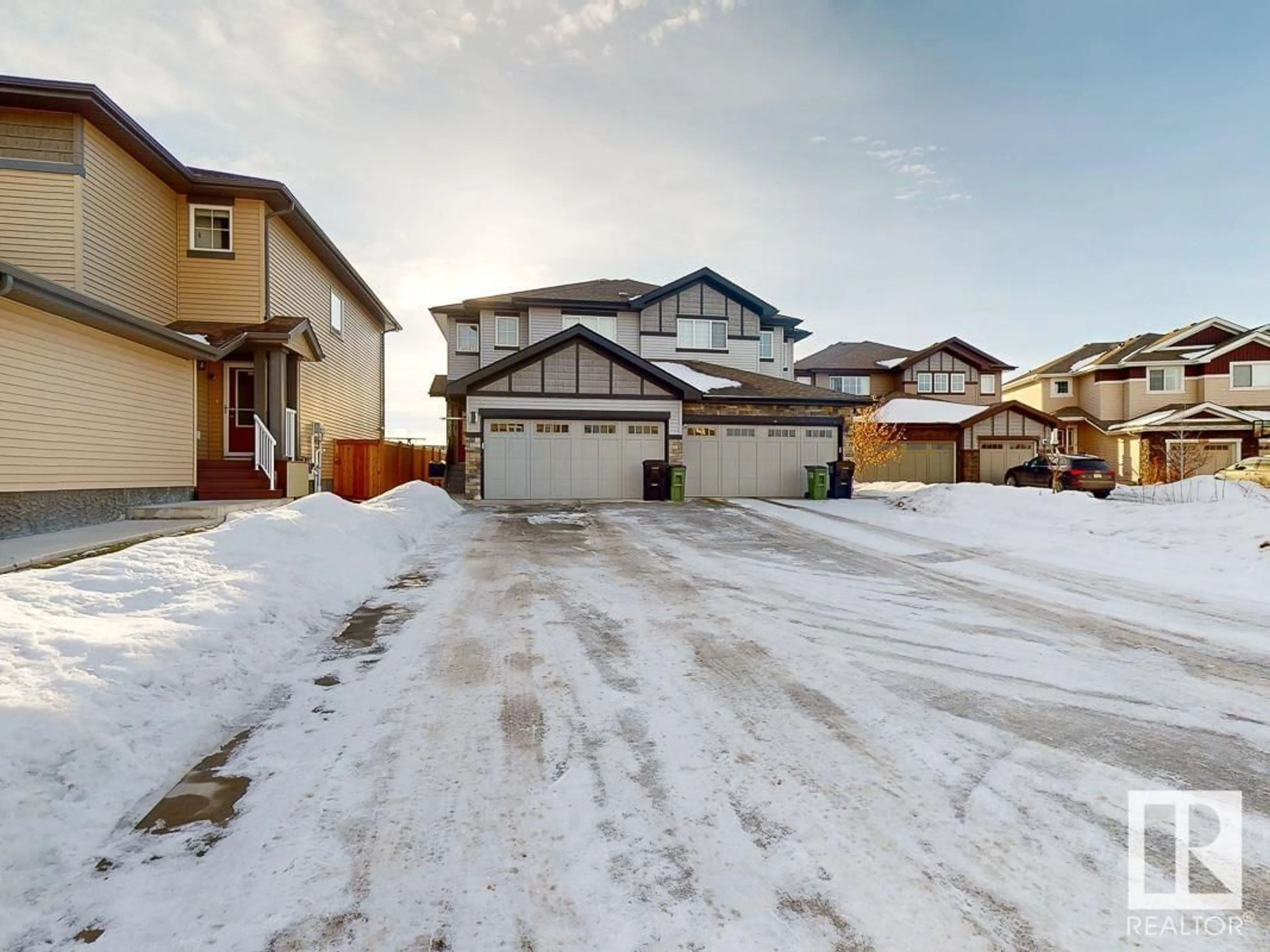 A pic from outside/outdoor area/front of a property/back of a property/a pic from drone, street for 20935 95 AV NW, Edmonton Alberta T5T7J6