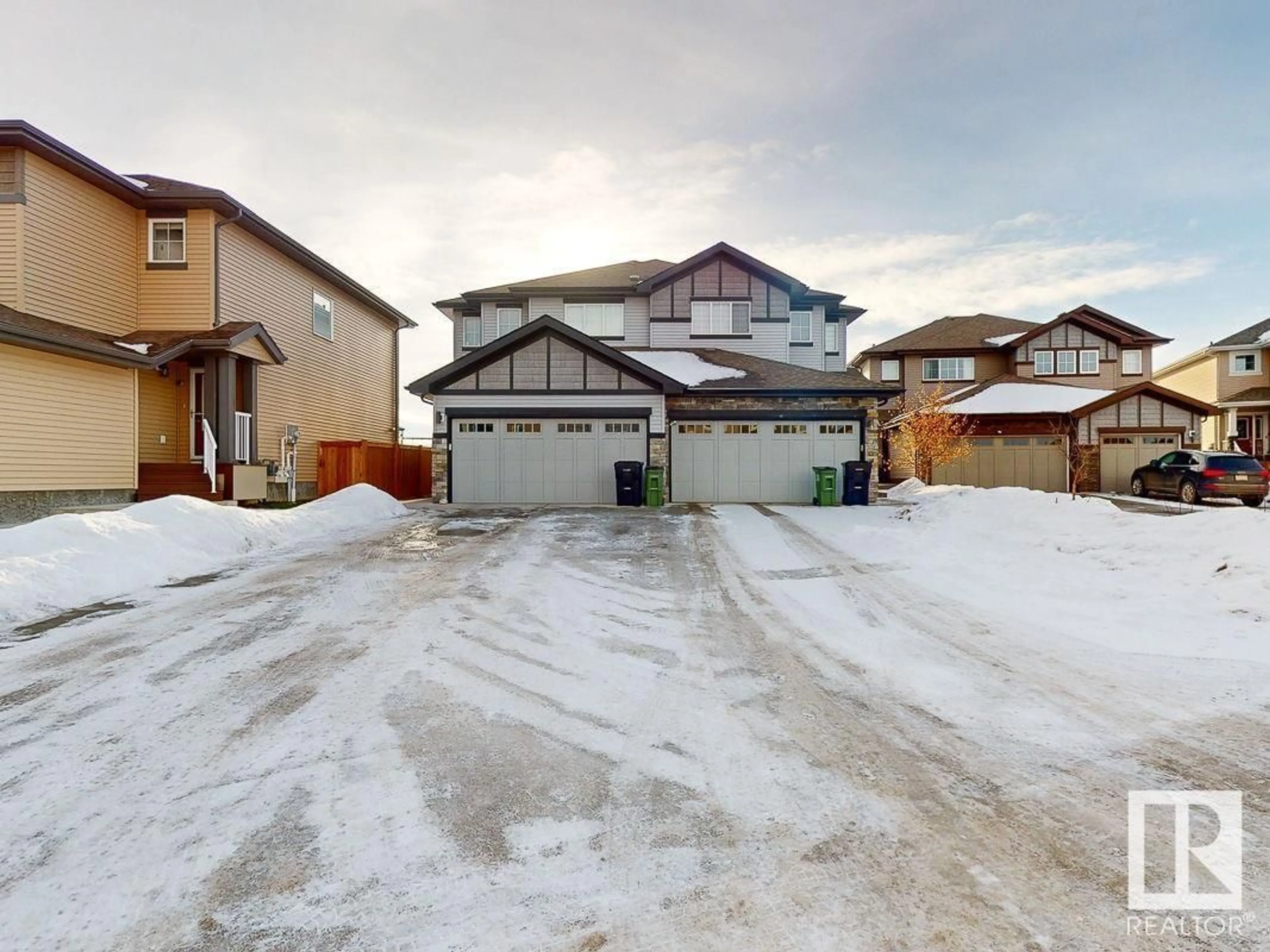 A pic from outside/outdoor area/front of a property/back of a property/a pic from drone, street for 20935 95 AV NW, Edmonton Alberta T5T7J6